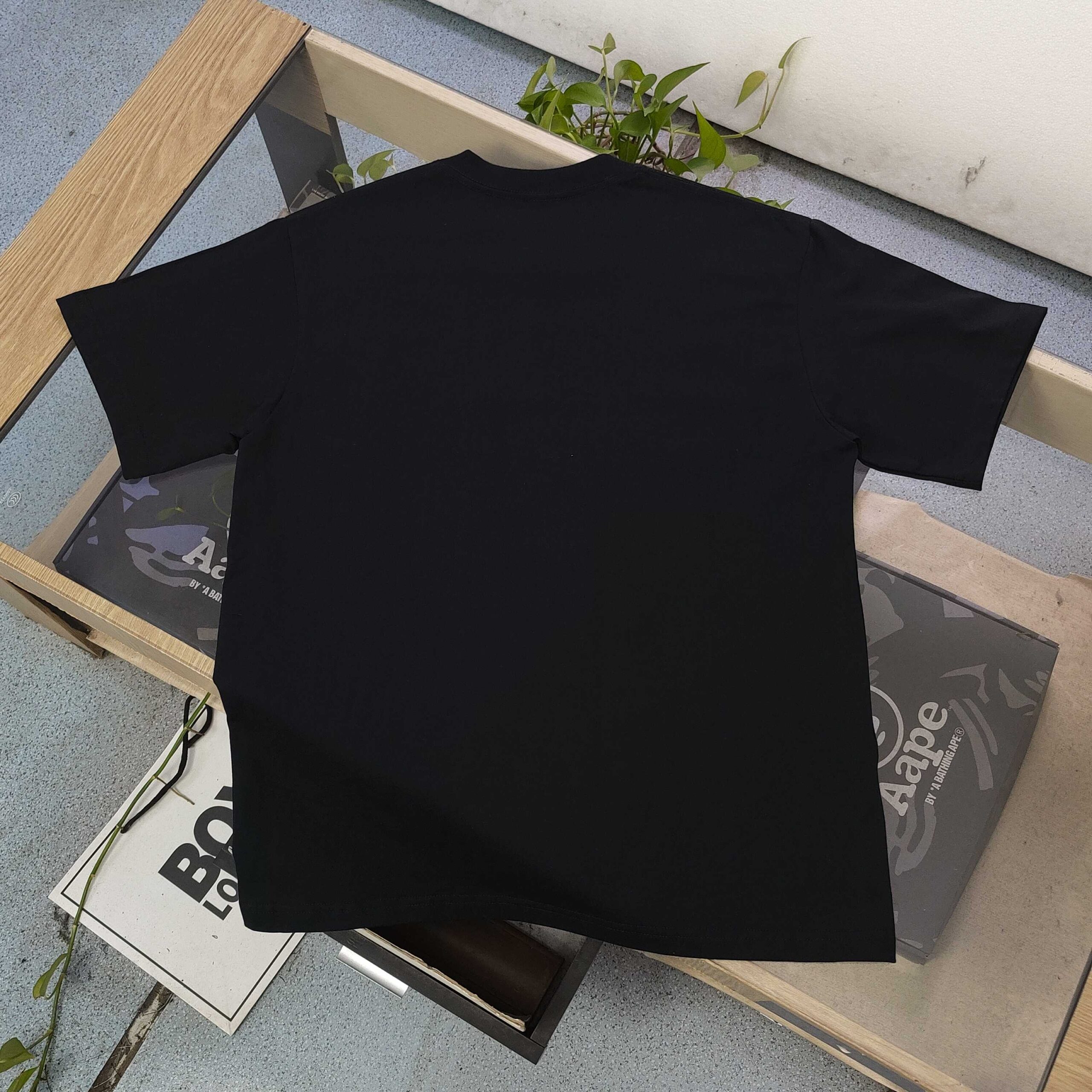 ステューシー コピー USAロゴTシャツ 8ボール × ストリート映えする定番グラフィックモデル｜スーパーコピー服