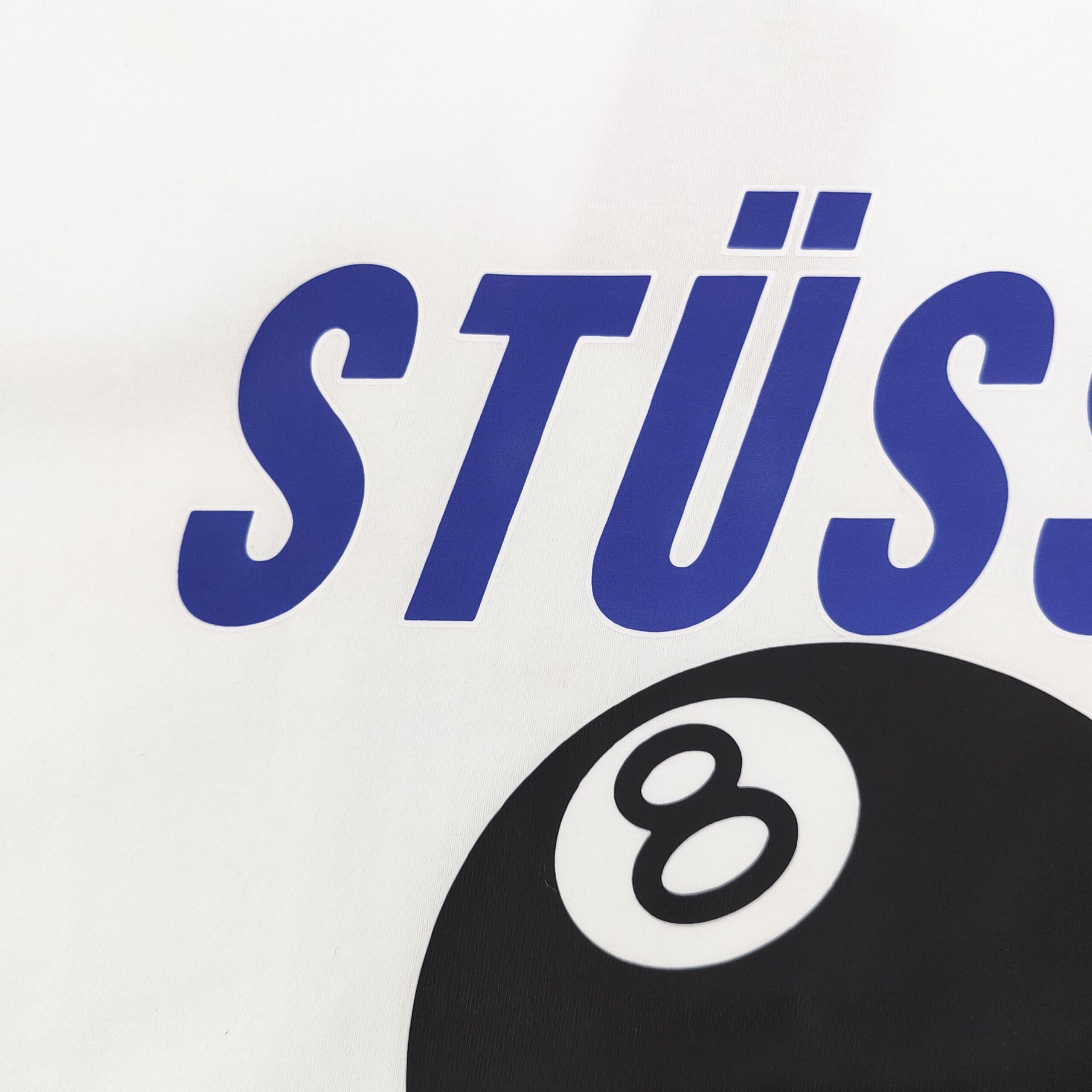 ステューシー コピー USAロゴTシャツ 8ボール × ストリート映えする定番グラフィックモデル｜スーパーコピー服
