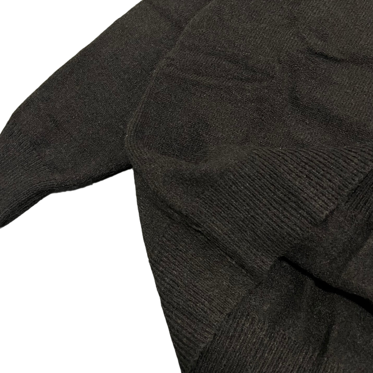 Stussy スーパーコピー ニットセーター 後背ビッグロゴ仕上げ ストリート感漂う上質カジュアル|スーパーコピーn級優良店 5 Stussy スーパーコピー ニットセーター 後背ビッグロゴ仕上げ ストリート感漂う上質カジュアル|スーパーコピー服