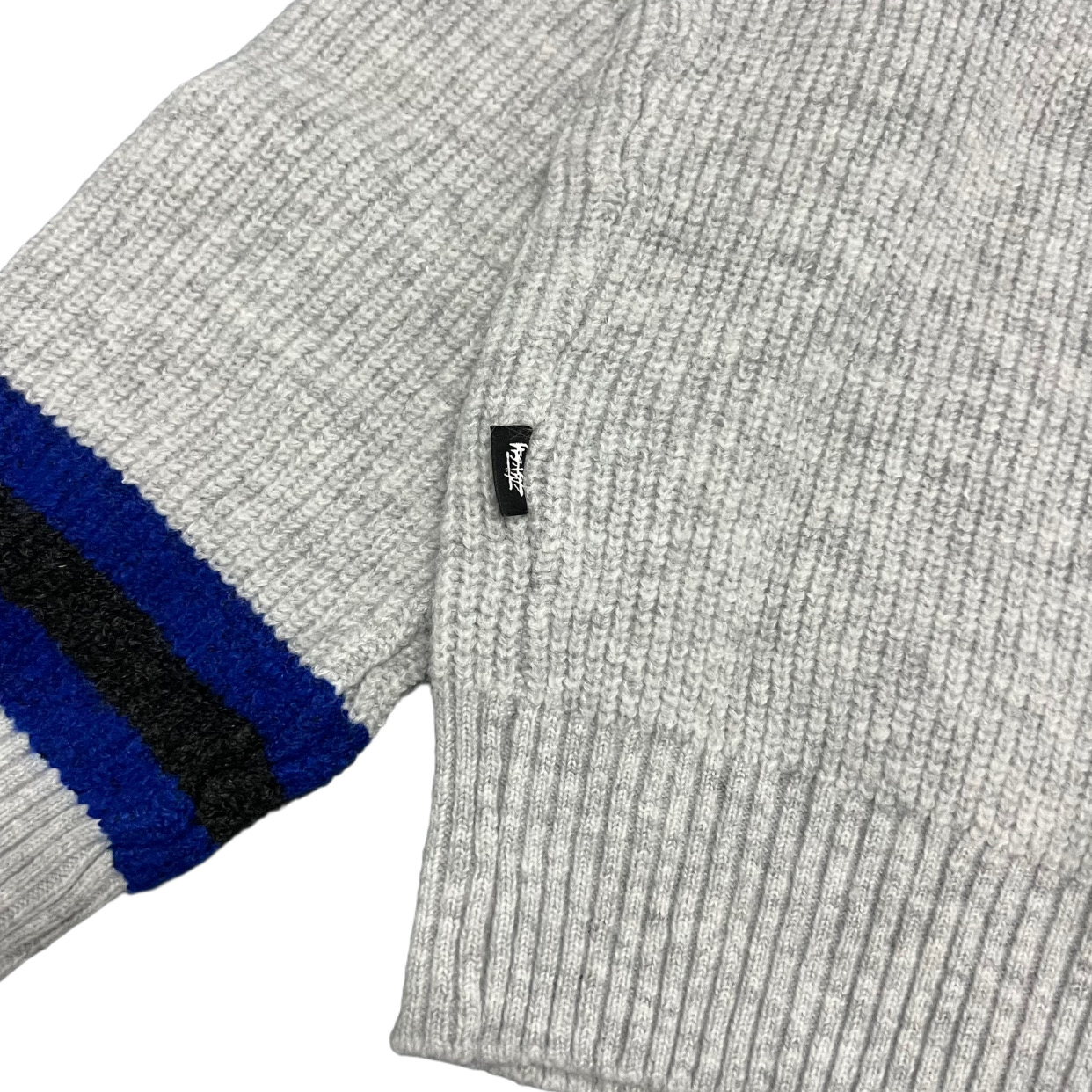 ステューシー スーパーコピー 優良サイト Vネックラインニット 上品配色×ストリート感の旬トップス｜スーパーコピー服