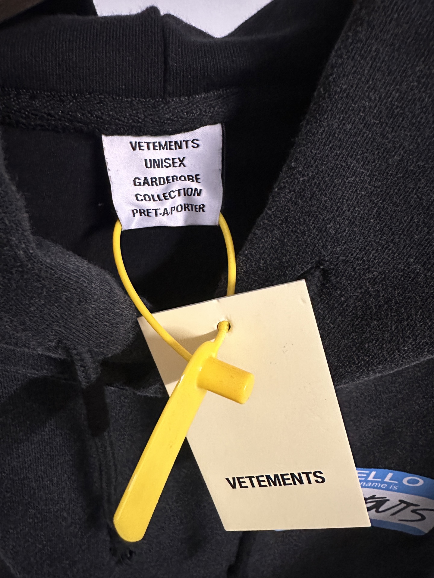 Vetements ブランド コピー 安全通販 HELLOロゴ個性フーディー ストリート感たっぷりの存在感デザイン｜スーパーコピー服