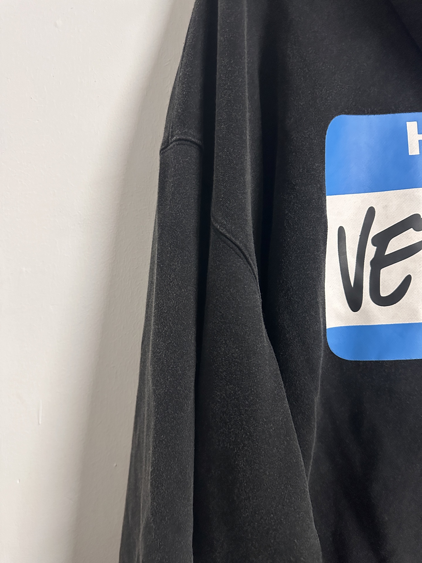 Vetements ブランド コピー 安全通販 HELLOロゴ個性フーディー ストリート感たっぷりの存在感デザイン｜スーパーコピー服