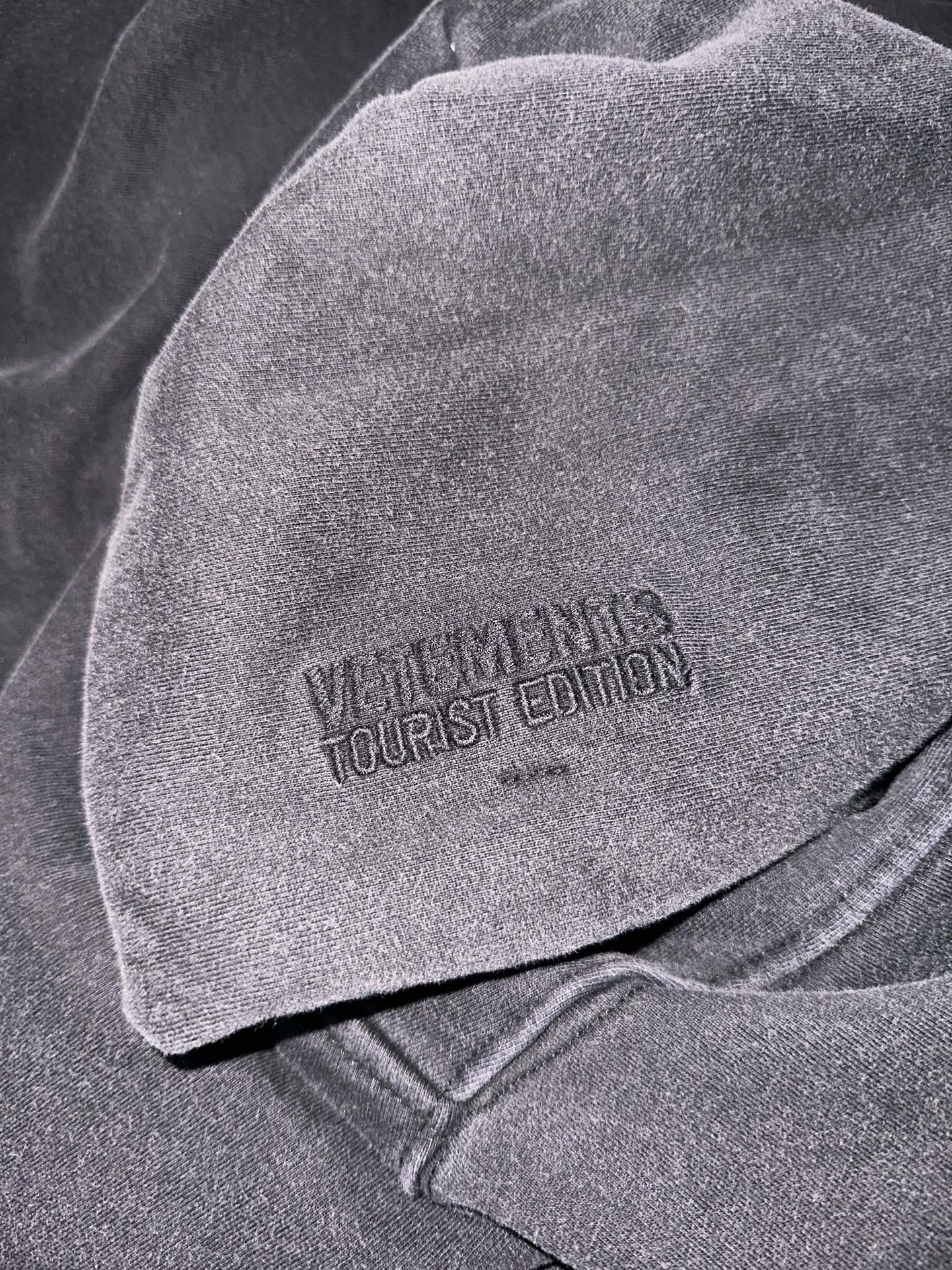 ヴェトモン 見分けがつかない パリ夜景プリント連帽パーカー 上質ブラックストリート｜スーパーコピー服