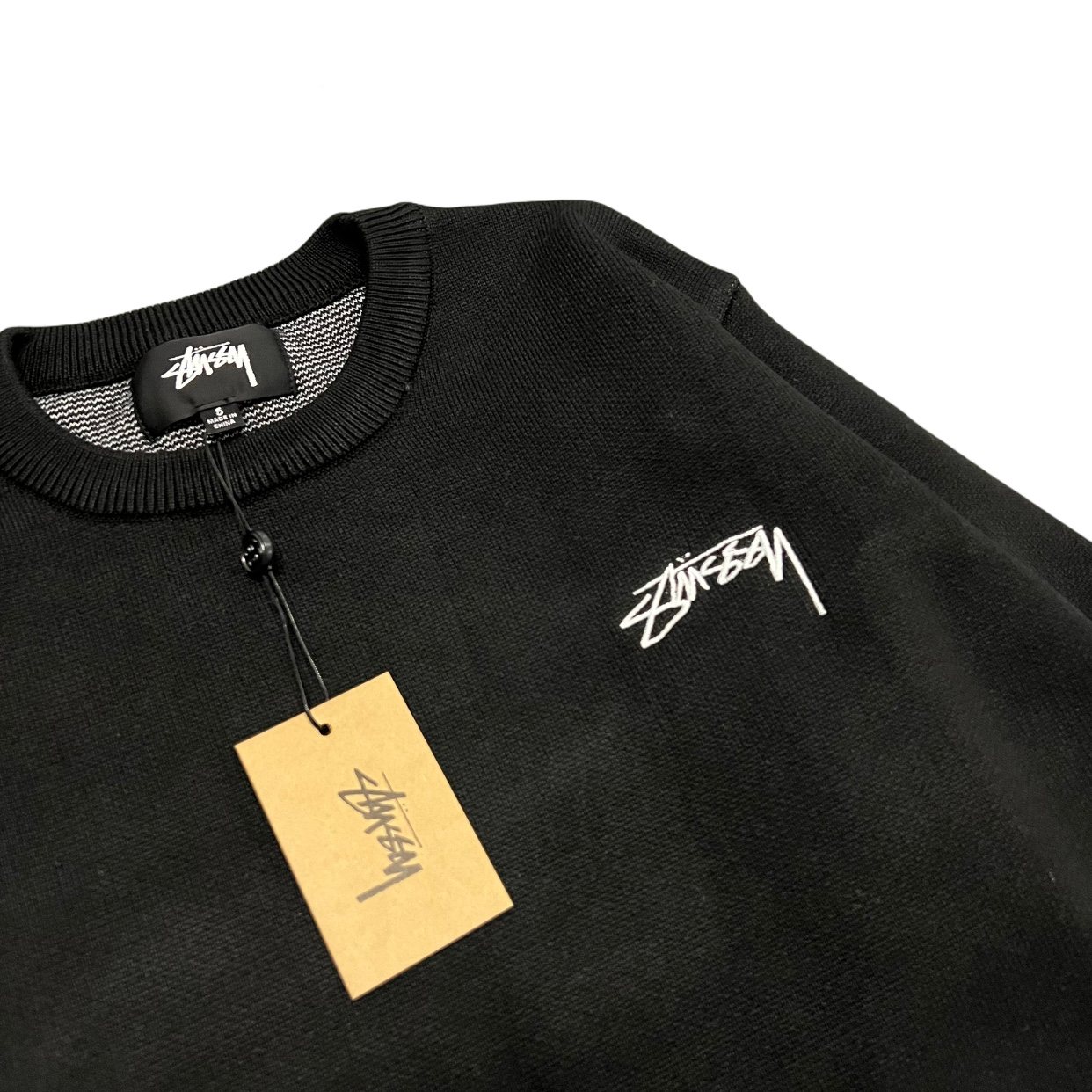 ステューシー 芸能人偽物 モノクロロゴ ニットトップス バックプリントが映えるシンプルデザイン｜スーパーコピー服