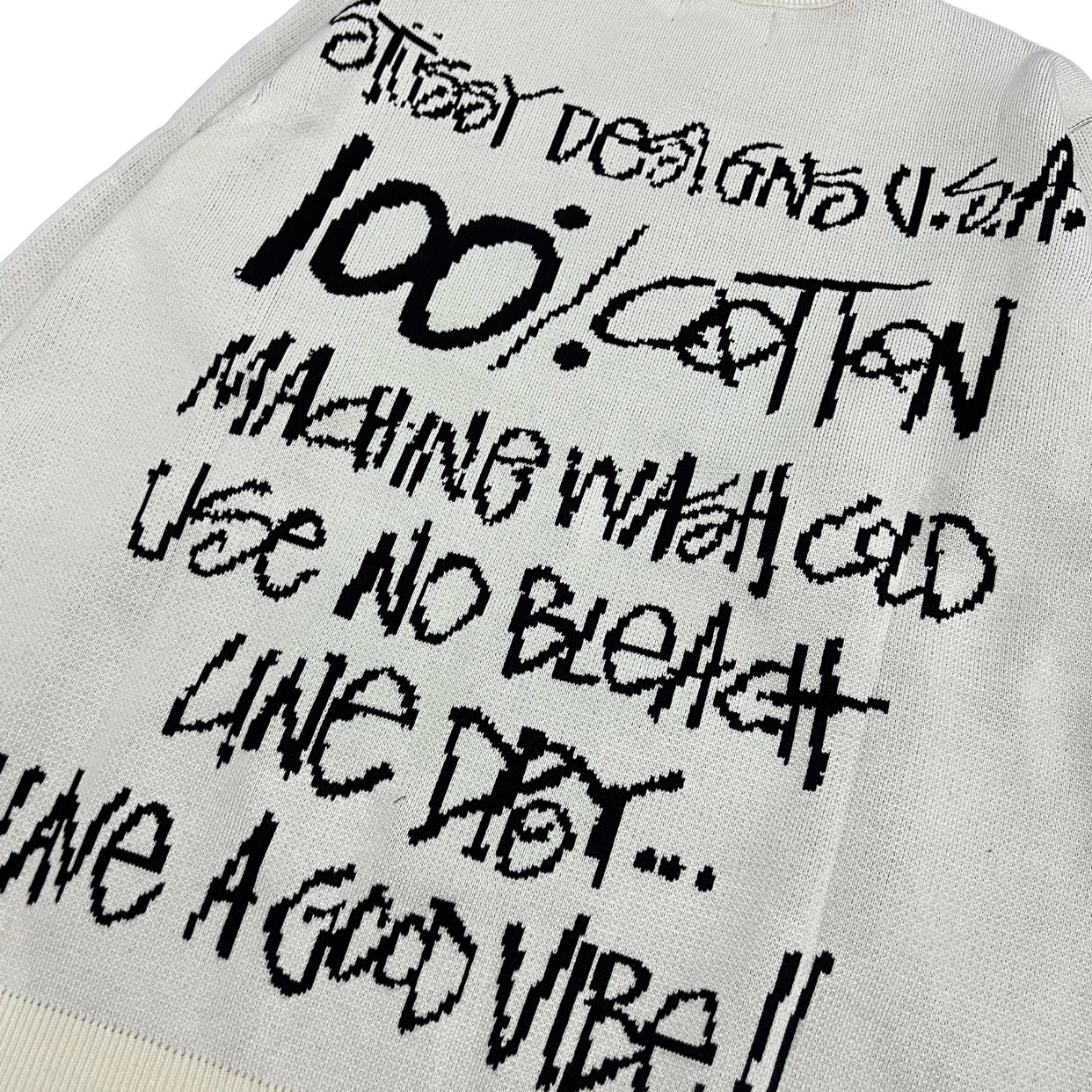 ステューシー 芸能人偽物 モノクロロゴ ニットトップス バックプリントが映えるシンプルデザイン｜スーパーコピー服