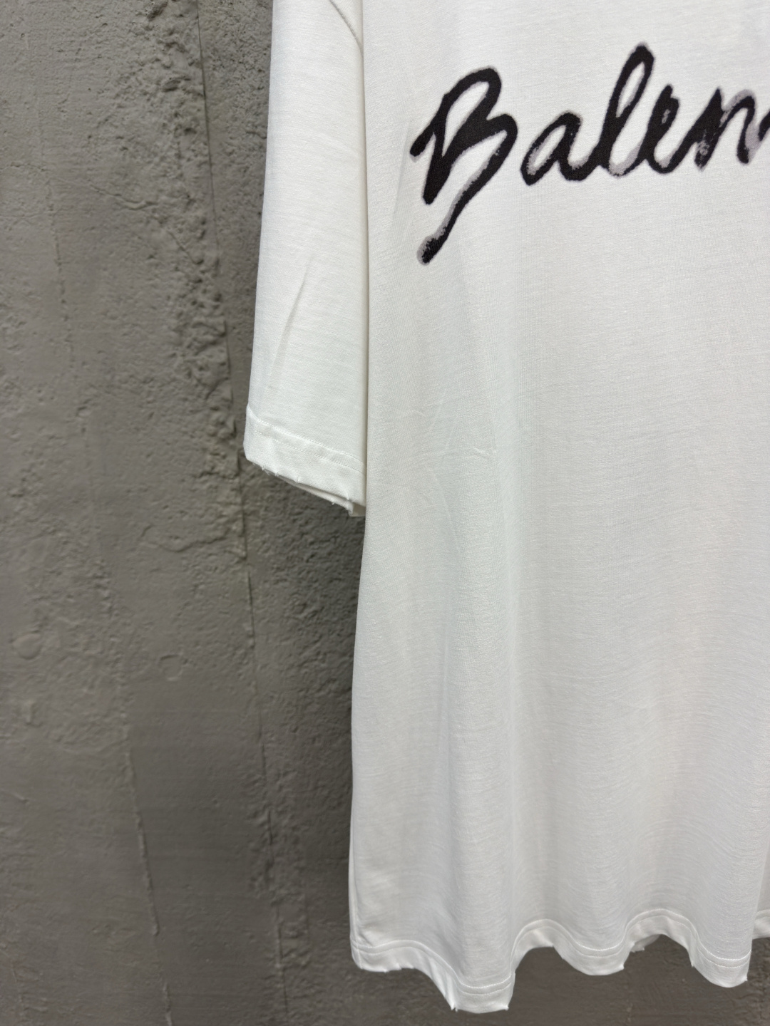 バレンシアガ 芸能人偽物 スクリプトロゴ Tシャツ オーバーサイズ ブラック ストリート 高品質｜スーパーコピー服