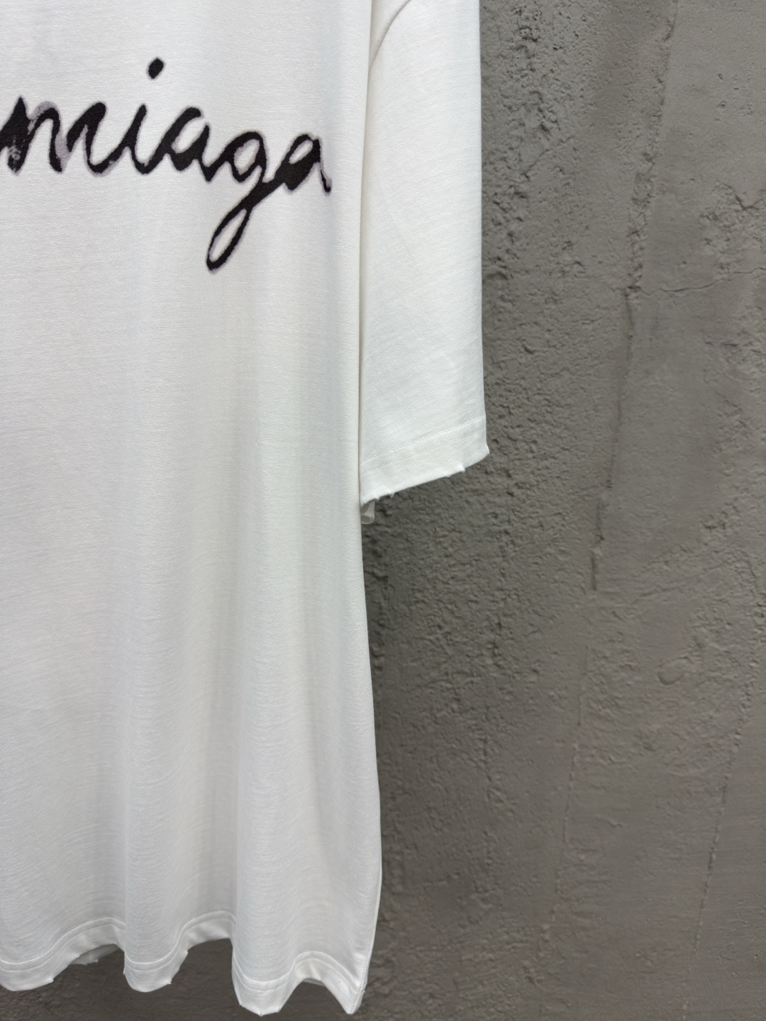 バレンシアガ 芸能人偽物 スクリプトロゴ Tシャツ オーバーサイズ ブラック ストリート 高品質｜スーパーコピー服