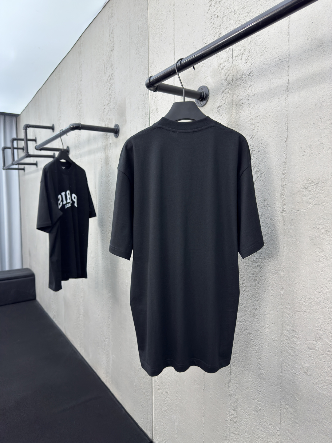 バレンシアガ コピー PARISアーチロゴ Tシャツ オーバーサイズ ストリート カジュアル ブラック 高級仕上げ｜スーパーコピー服