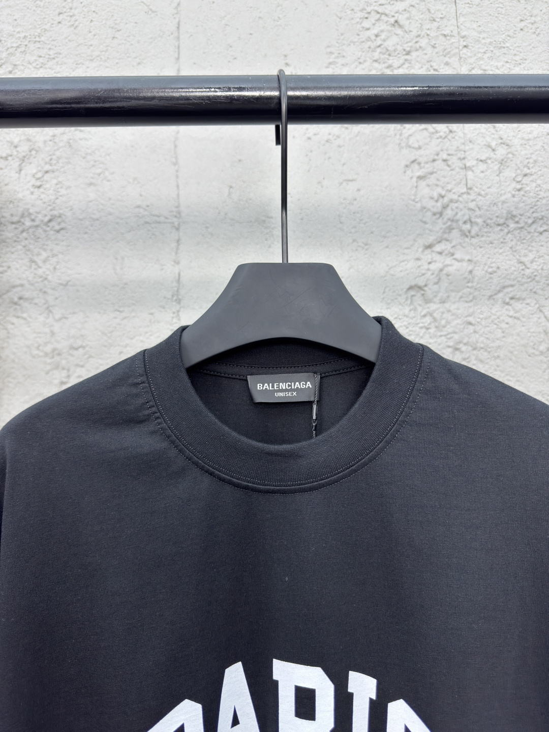 バレンシアガ コピー PARISアーチロゴ Tシャツ オーバーサイズ ストリート カジュアル ブラック 高級仕上げ｜スーパーコピー服