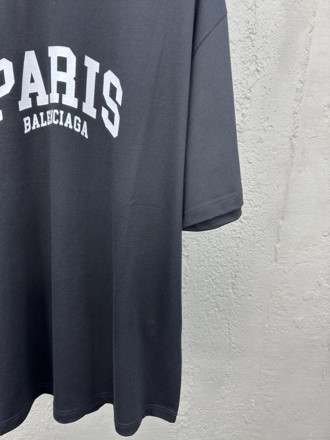 バレンシアガ コピー PARISアーチロゴ Tシャツ オーバーサイズ ストリート カジュアル ブラック 高級仕上げ｜スーパーコピー服