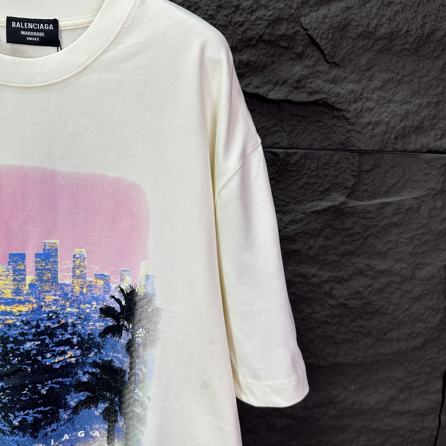 バレンシアガ スーパーコピー City of Angels LA夜景 Tシャツ オーバーサイズ オフホワイト グラフィックプリント 夏服 リゾートストリート 高級ヴィンテージ風｜スーパーコピー服