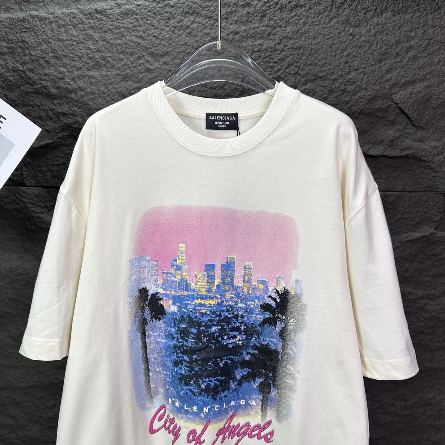 バレンシアガ スーパーコピー City of Angels LA夜景 Tシャツ オーバーサイズ オフホワイト グラフィックプリント 夏服 リゾートストリート 高級ヴィンテージ風｜スーパーコピー服