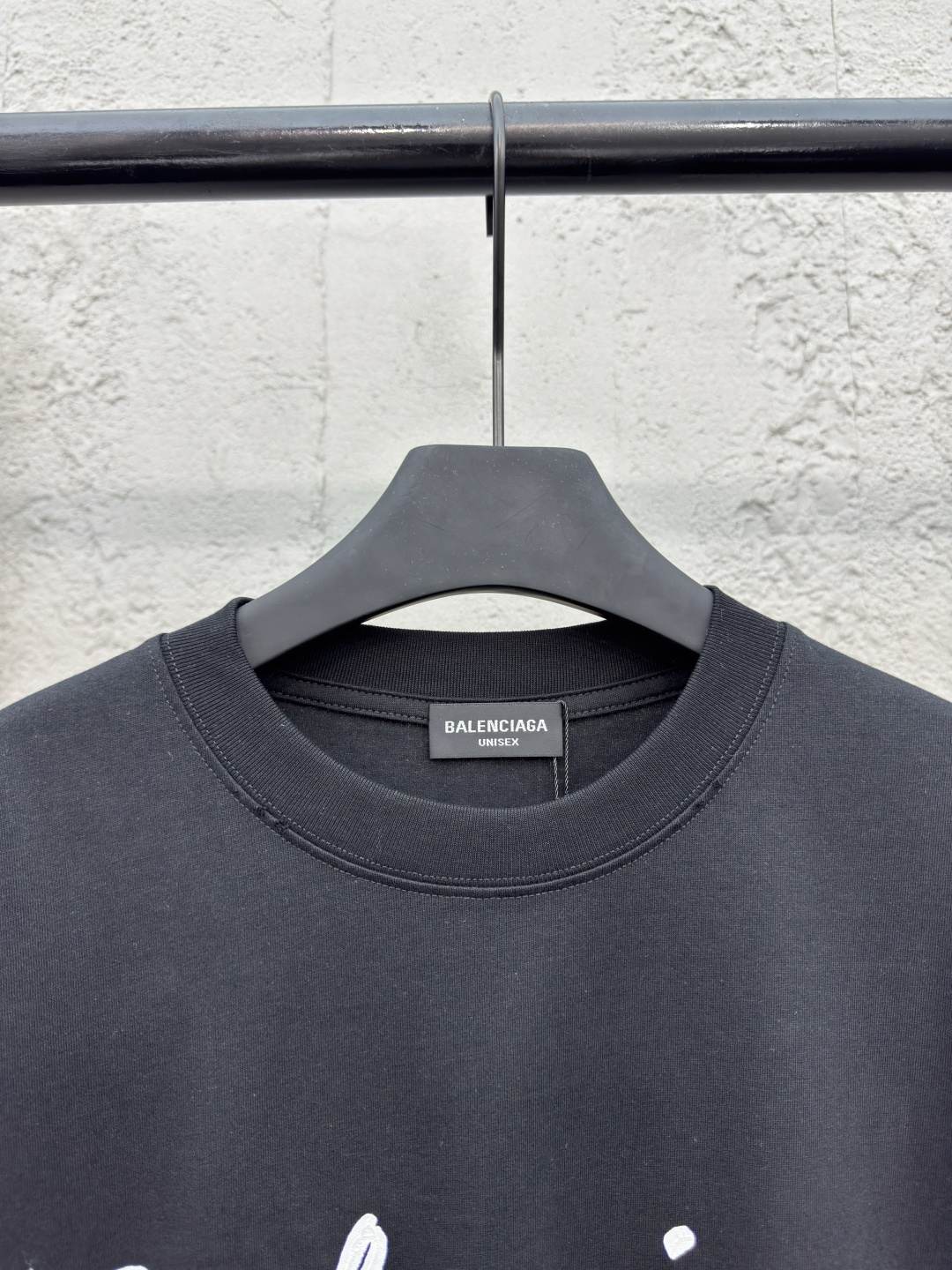 バレンシアガ スーパーコピー スクリプトロゴ Tシャツ オーバーサイズ ブラック ストリートモード 高級感仕上げ 筆記体デザイン｜スーパーコピー服