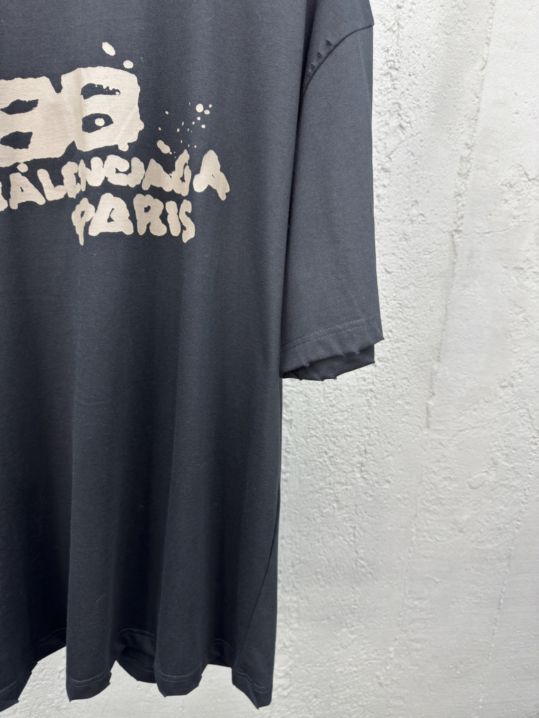 バレンシアガ コピー 88インクスプラッシュ BALENCIAGA PARIS Tシャツ オーバーサイズ ブラック ストリートアート モード 高級プリント仕上げ｜スーパーコピー服
