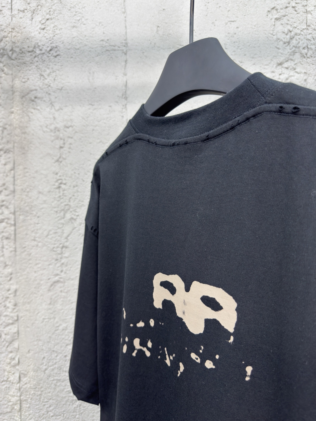 バレンシアガ コピー 88インクスプラッシュ BALENCIAGA PARIS Tシャツ オーバーサイズ ブラック ストリートアート モード 高級プリント仕上げ｜スーパーコピー服