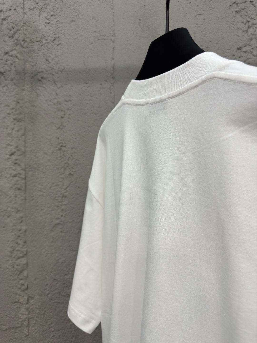 バレンシアガ n級コピー PARISロゴ オーバーサイズ Tシャツ ホワイト モード カジュアル 上質素材｜スーパーコピー服