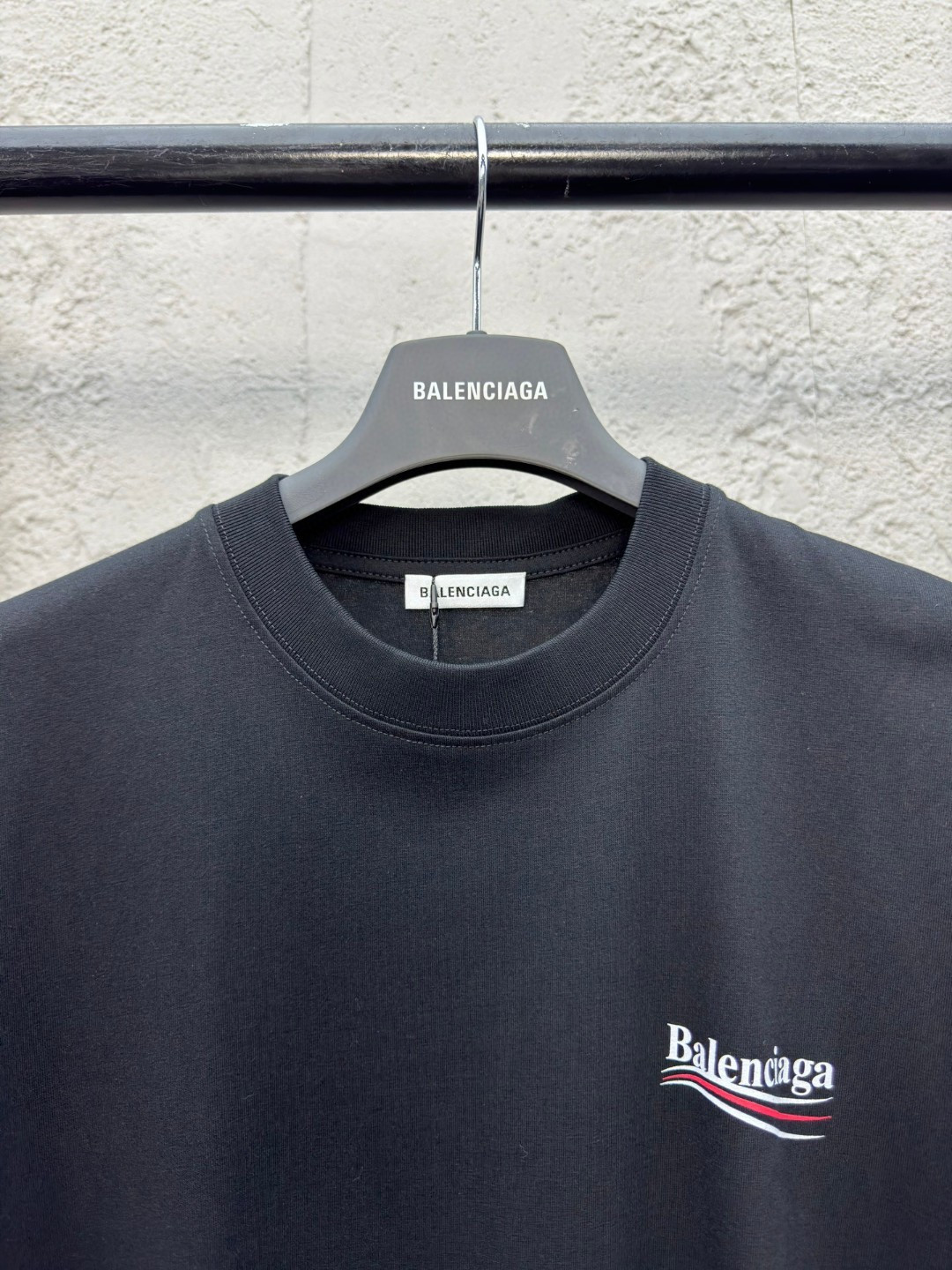 バレンシアガ n級コピー トリコロールライン Balenciagaロゴ Tシャツ オーバーサイズ ブラック ミニマルストリート 上質素材 さりげない高級感|スーパーコピーn級優良店 3 バレンシアガ n級コピー トリコロールライン Balenciagaロゴ Tシャツ オーバーサイズ ブラック ミニマルストリート 上質素材 さりげない高級感|スーパーコピー服