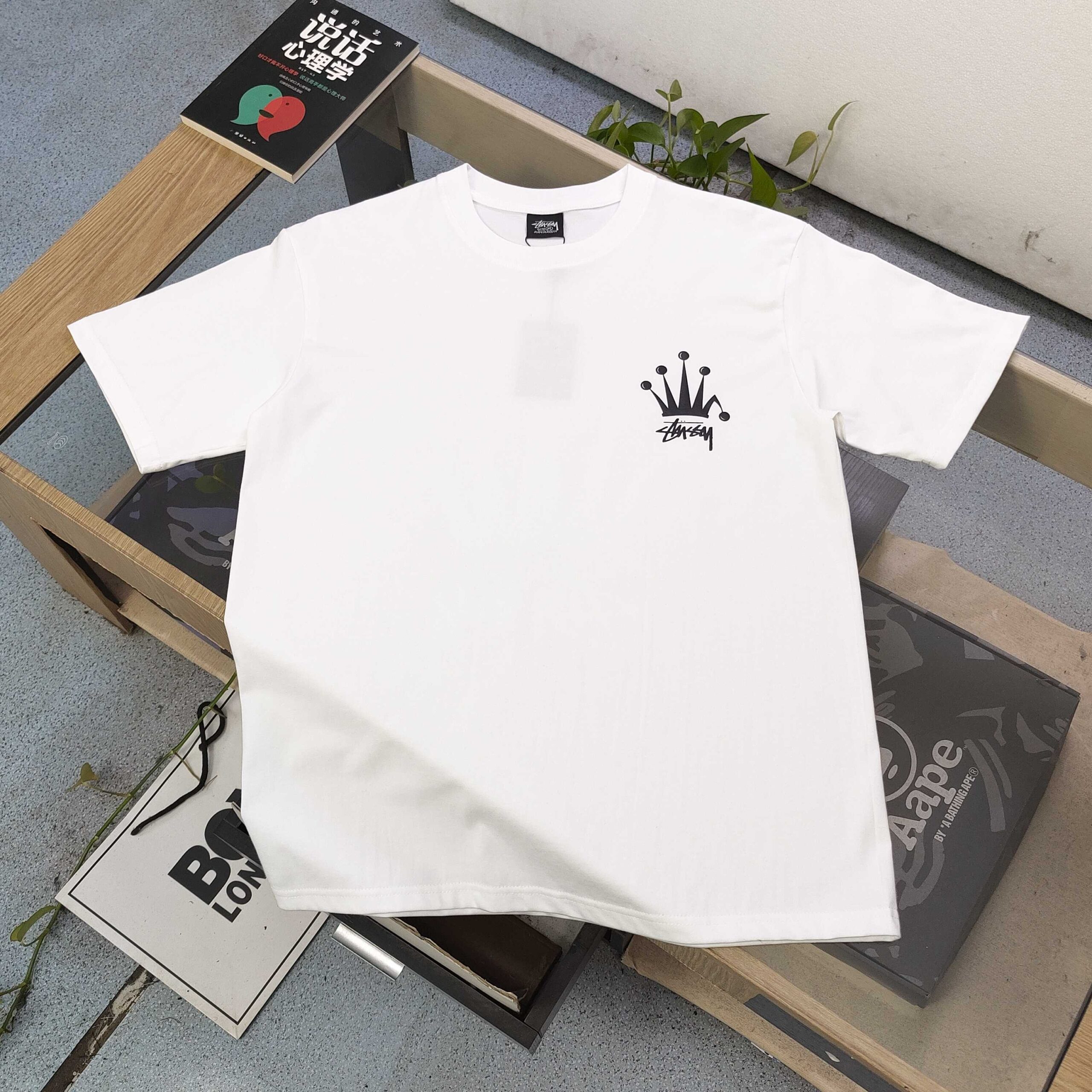 ステューシー スーパーコピー 優良サイト クラウンロゴTシャツ｜存在感抜群の象徴的デザイン｜スーパーコピー服