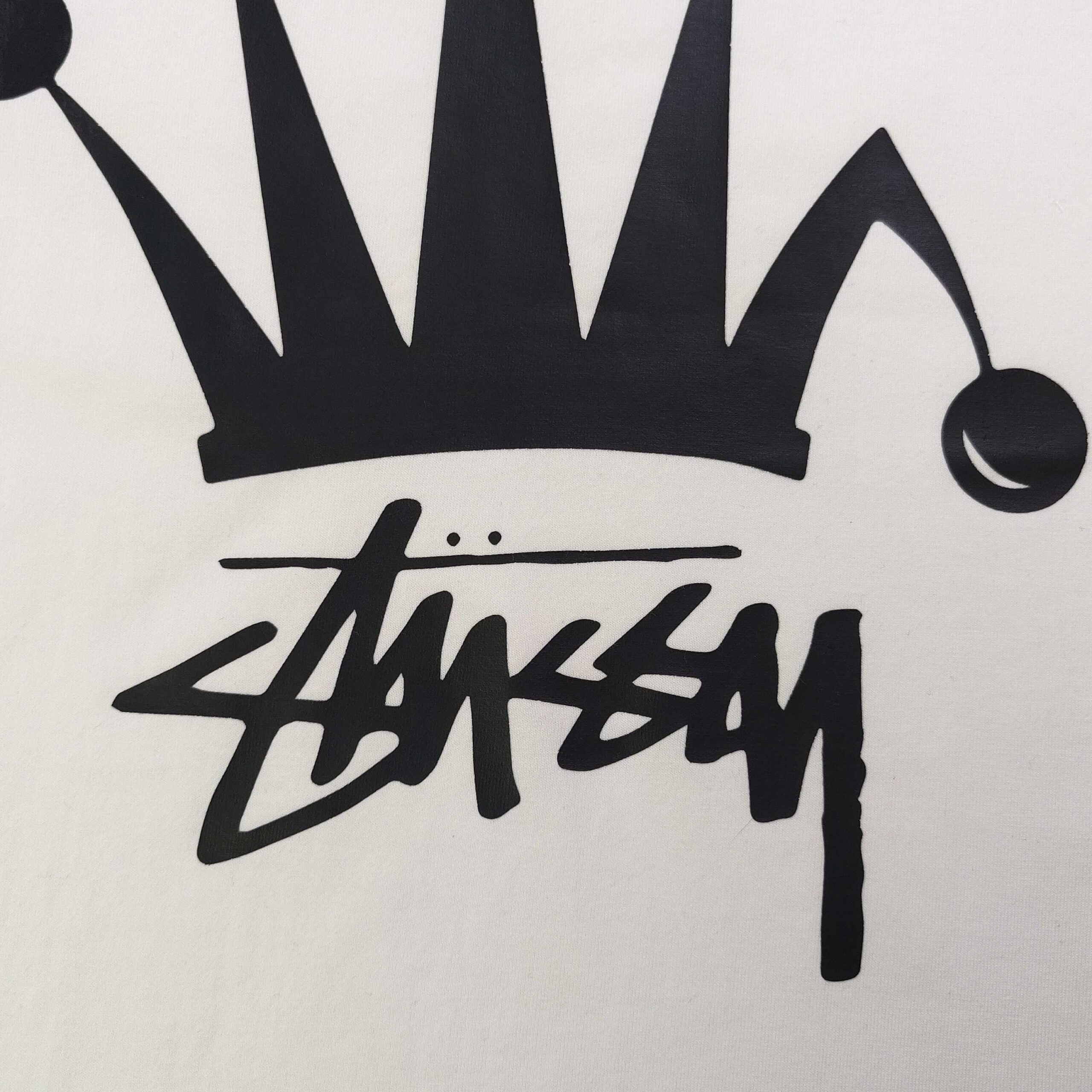 ステューシー スーパーコピー 優良サイト クラウンロゴTシャツ｜存在感抜群の象徴的デザイン｜スーパーコピー服