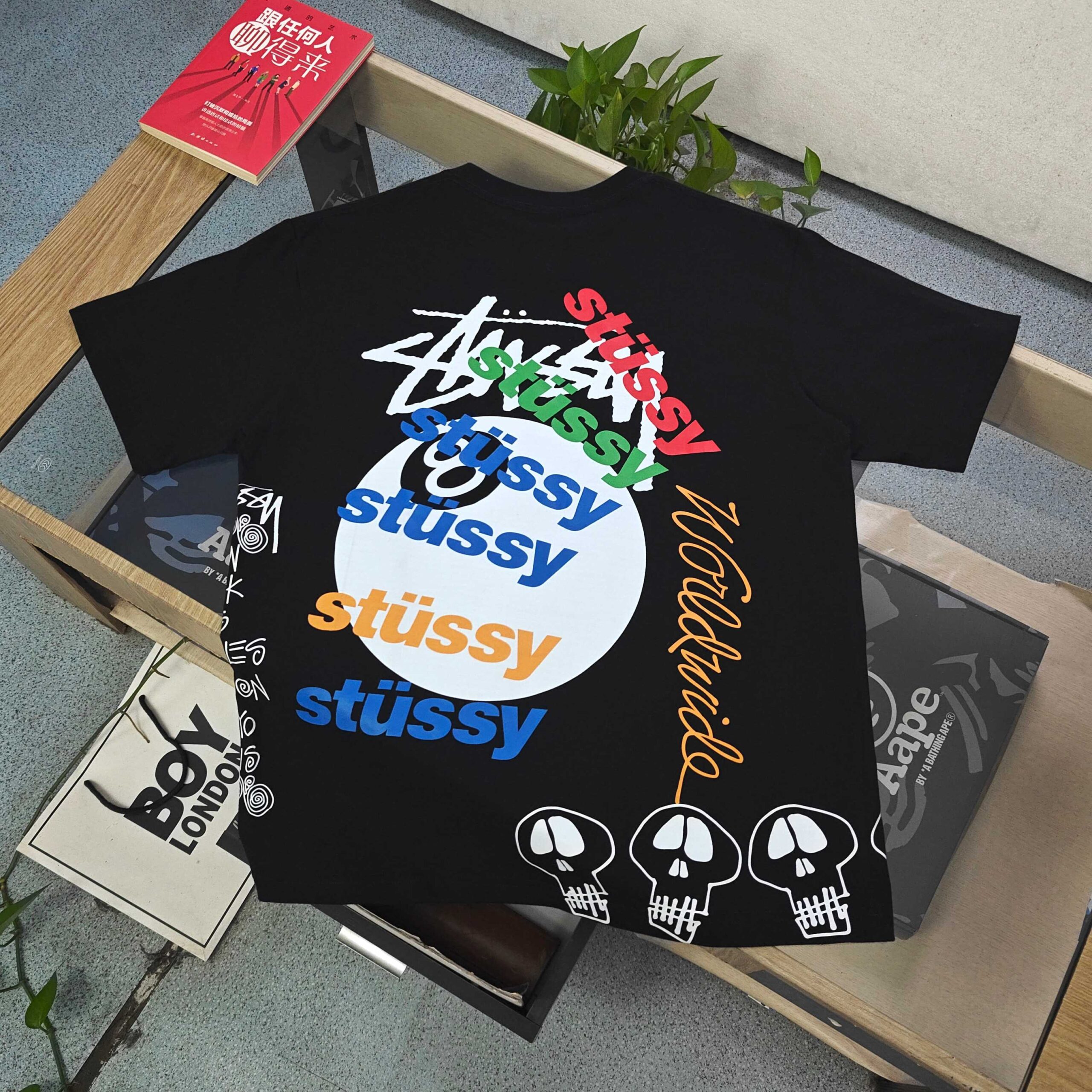 ステューシー スーパーコピー 8ボール多色ロゴTシャツ 都会系ストリート映えの限定風デザイン｜スーパーコピー服