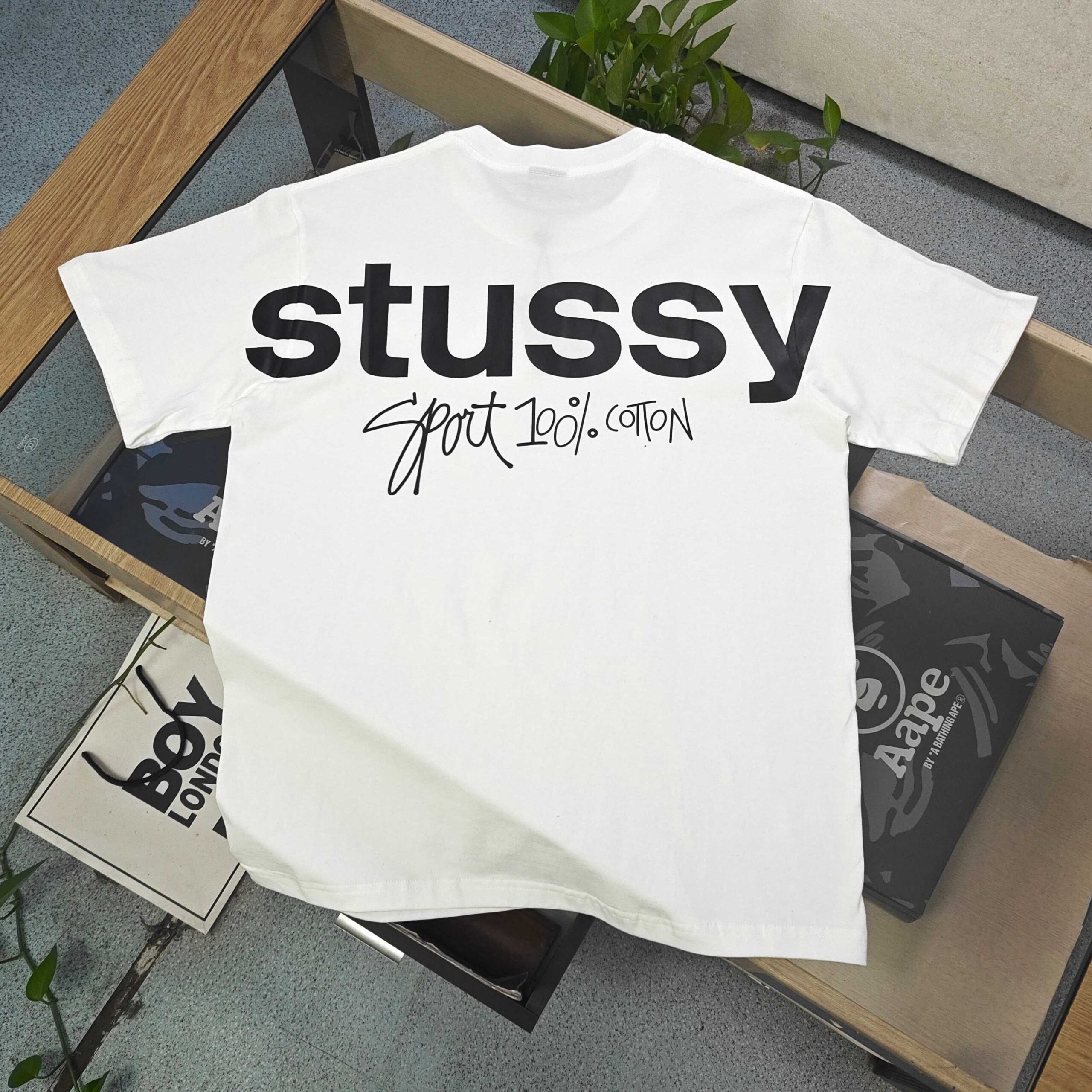 ステューシー スーパーコピー SPORTロゴTシャツ シンプル映えのモノクロ都会系スタイル｜スーパーコピー服