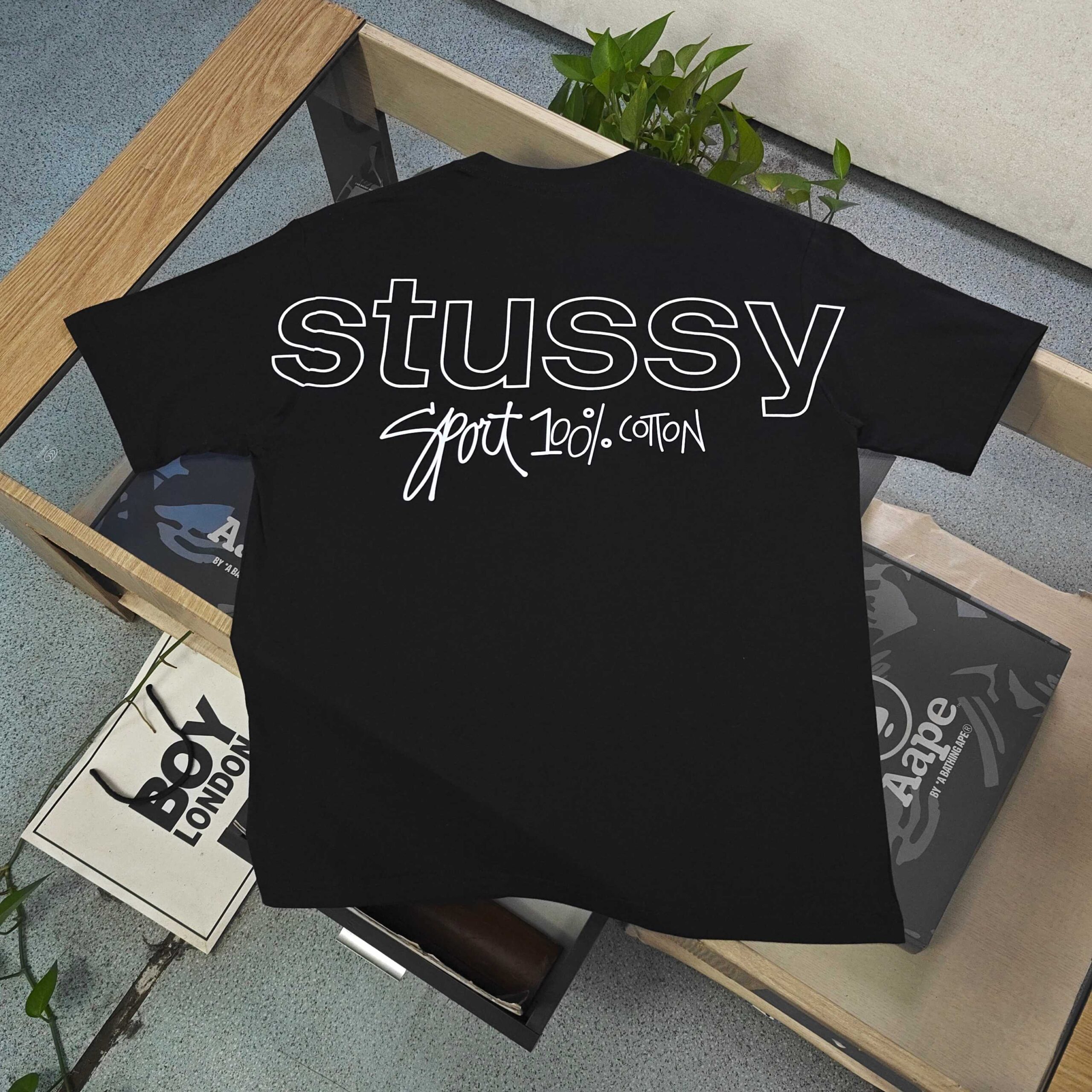 ステューシー スーパーコピー SPORTロゴTシャツ シンプル映えのモノクロ都会系スタイル｜スーパーコピー服