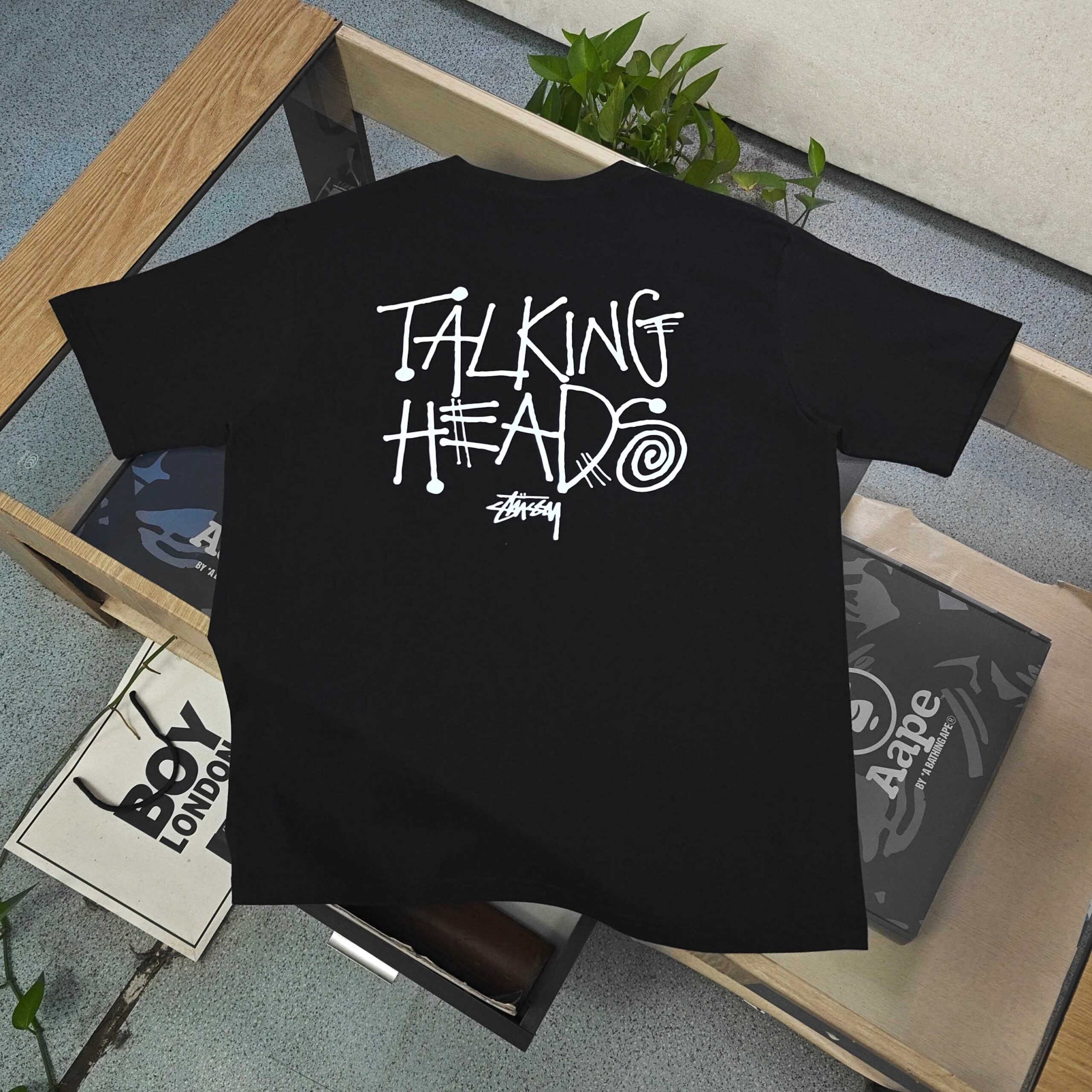 ステューシー n級コピー TALKING HEADSフォトTシャツ モード系映えの存在感｜スーパーコピー服