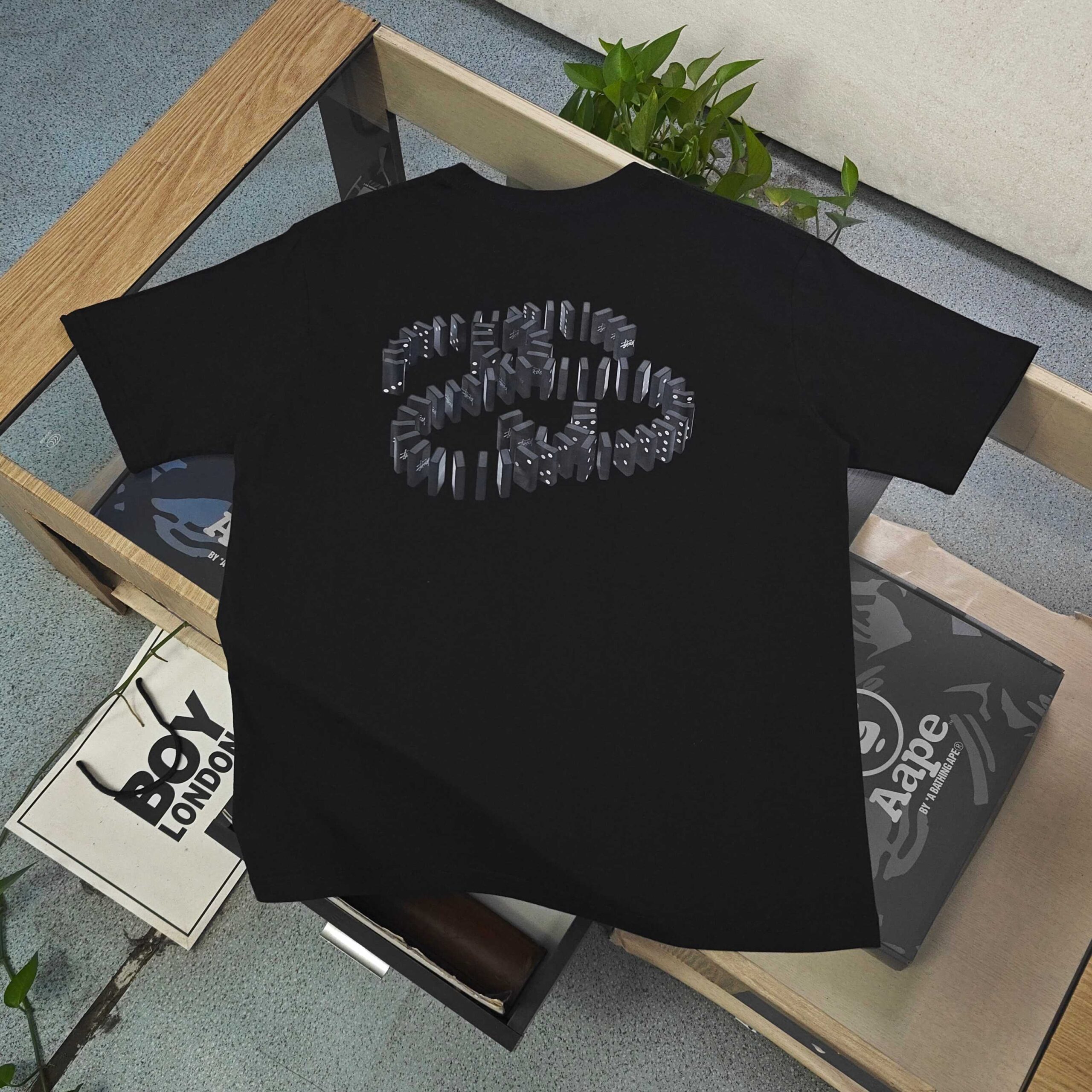 ステューシー スーパーコピー 優良サイト ドミノアートTシャツ アクセント映えの上質デザイン｜スーパーコピー服