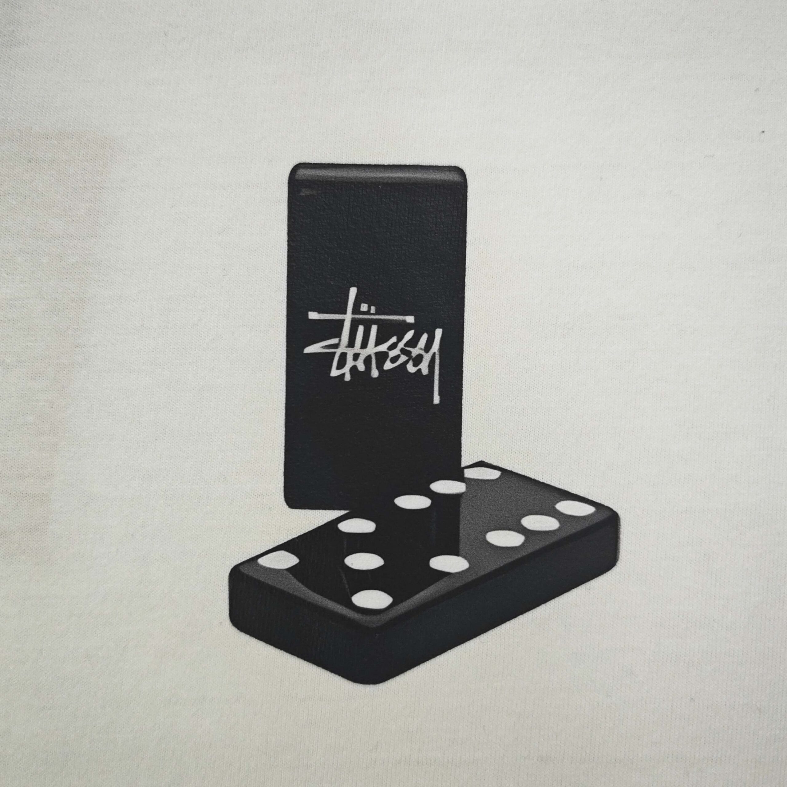 ステューシー スーパーコピー 優良サイト ドミノアートTシャツ アクセント映えの上質デザイン｜スーパーコピー服