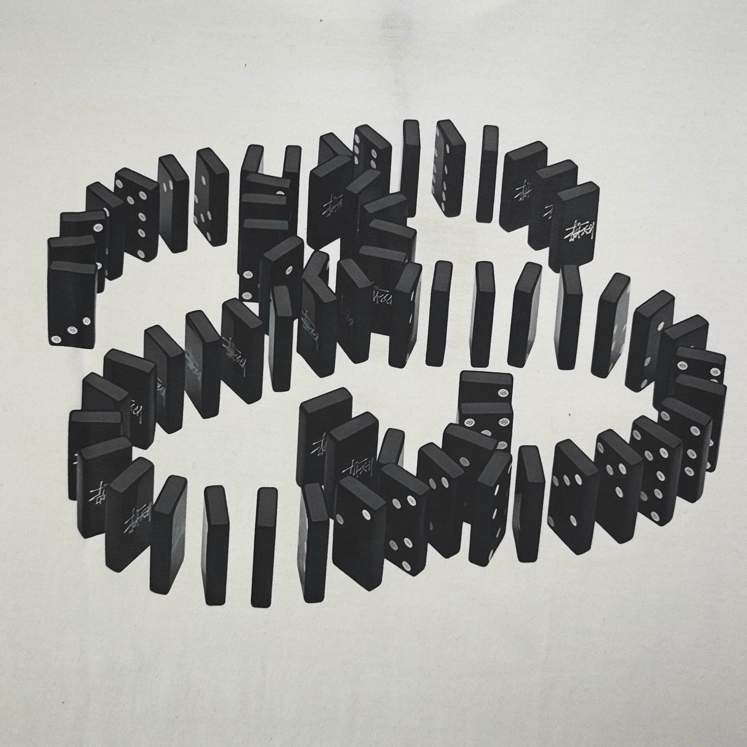 ステューシー スーパーコピー 優良サイト ドミノアートTシャツ アクセント映えの上質デザイン｜スーパーコピー服