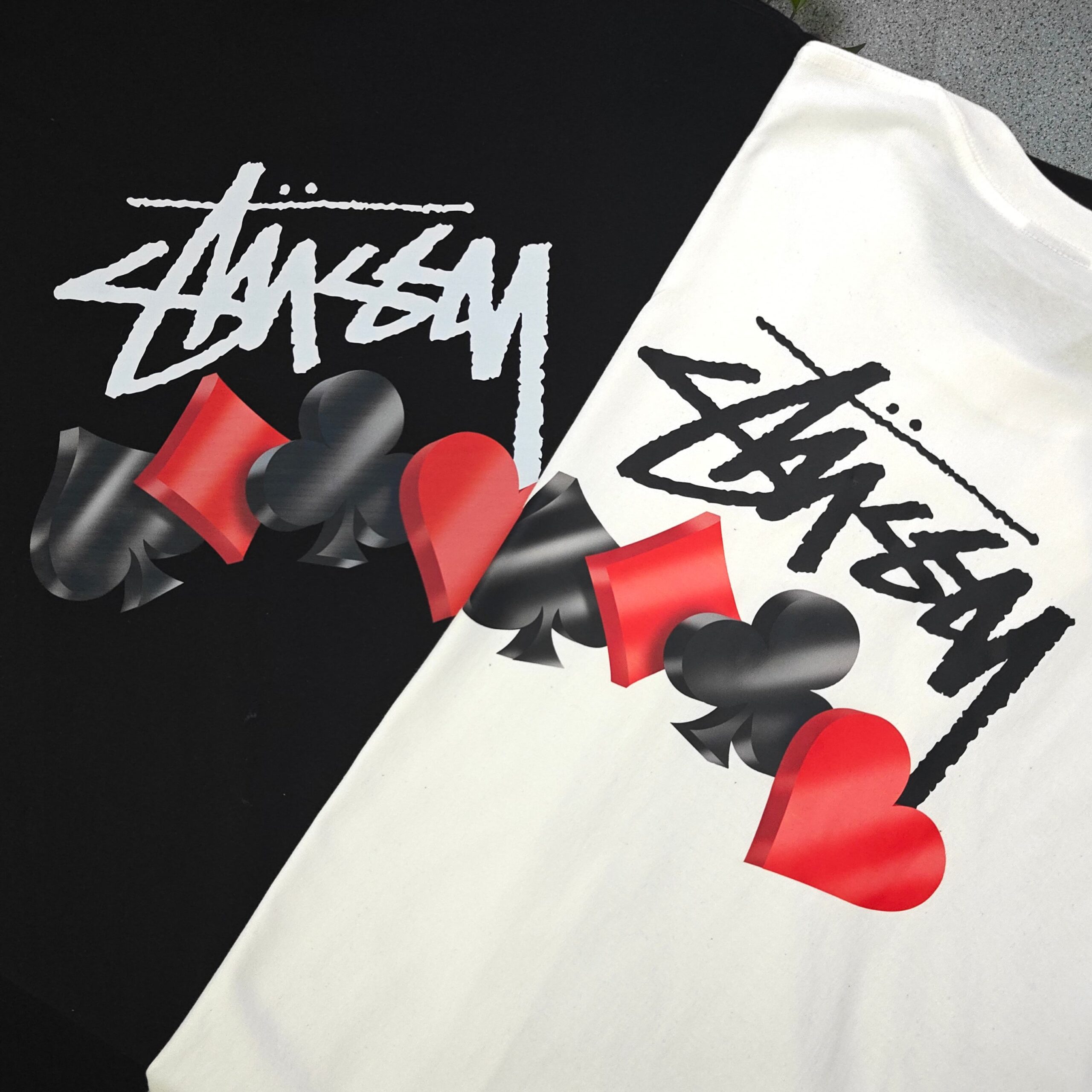 ステューシー コピー トランプモチーフTシャツ 個性派ストリート映えの遊び心デザイン｜スーパーコピー服