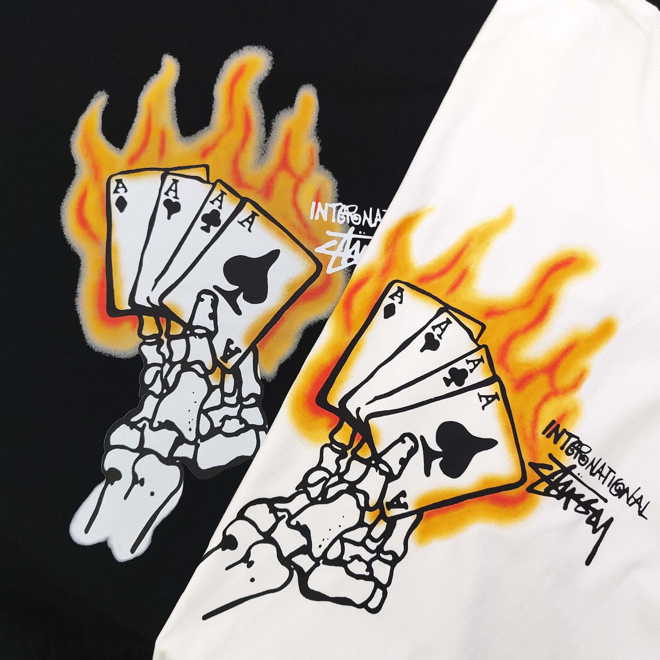 ステューシー 偽物販売店 炎のエースカードデザインTシャツ｜迫力あるバックプリントが映える一枚｜スーパーコピー服