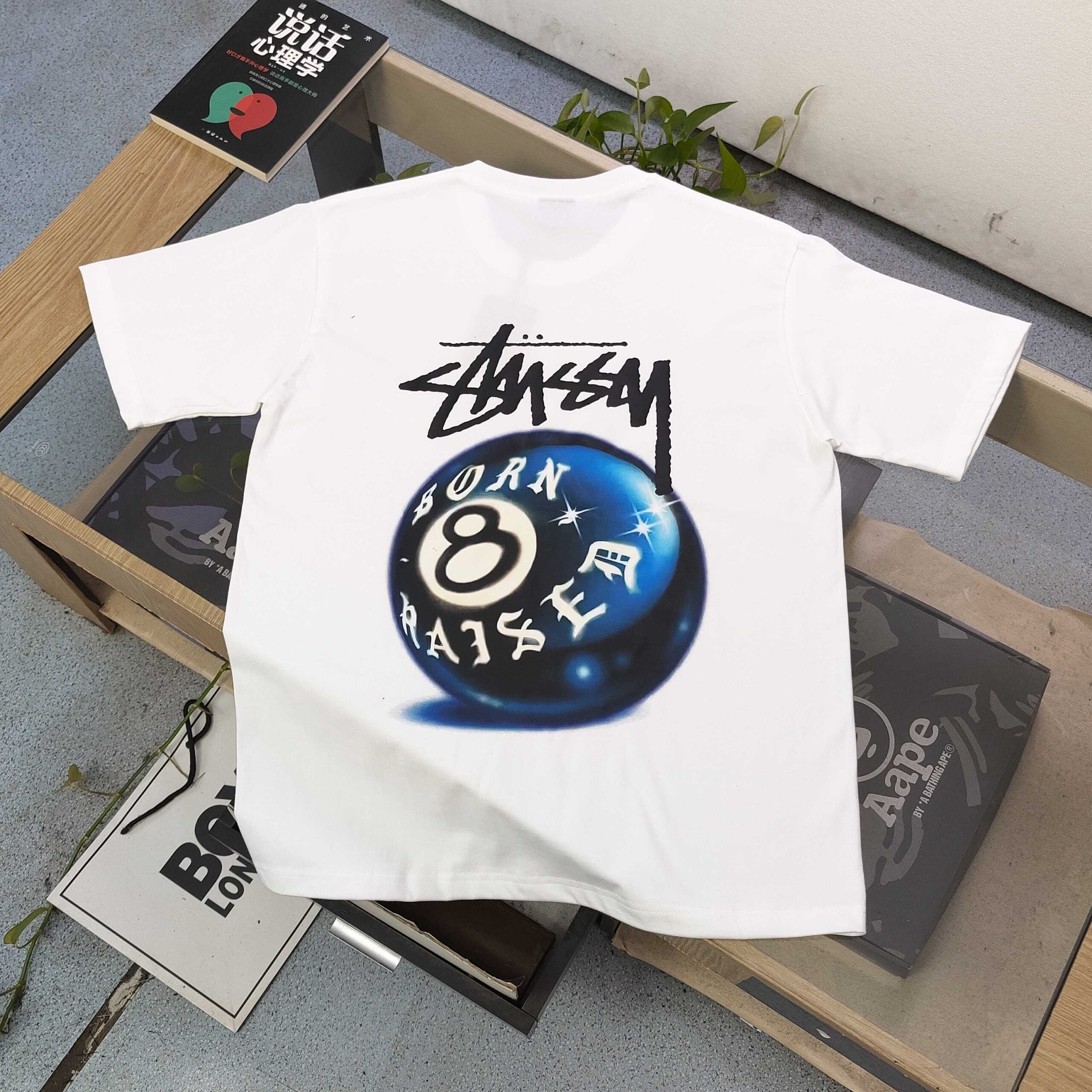 ステューシー n級コピー 8ボールグラフィックTシャツ｜立体感あるアートプリントが魅力｜スーパーコピー服