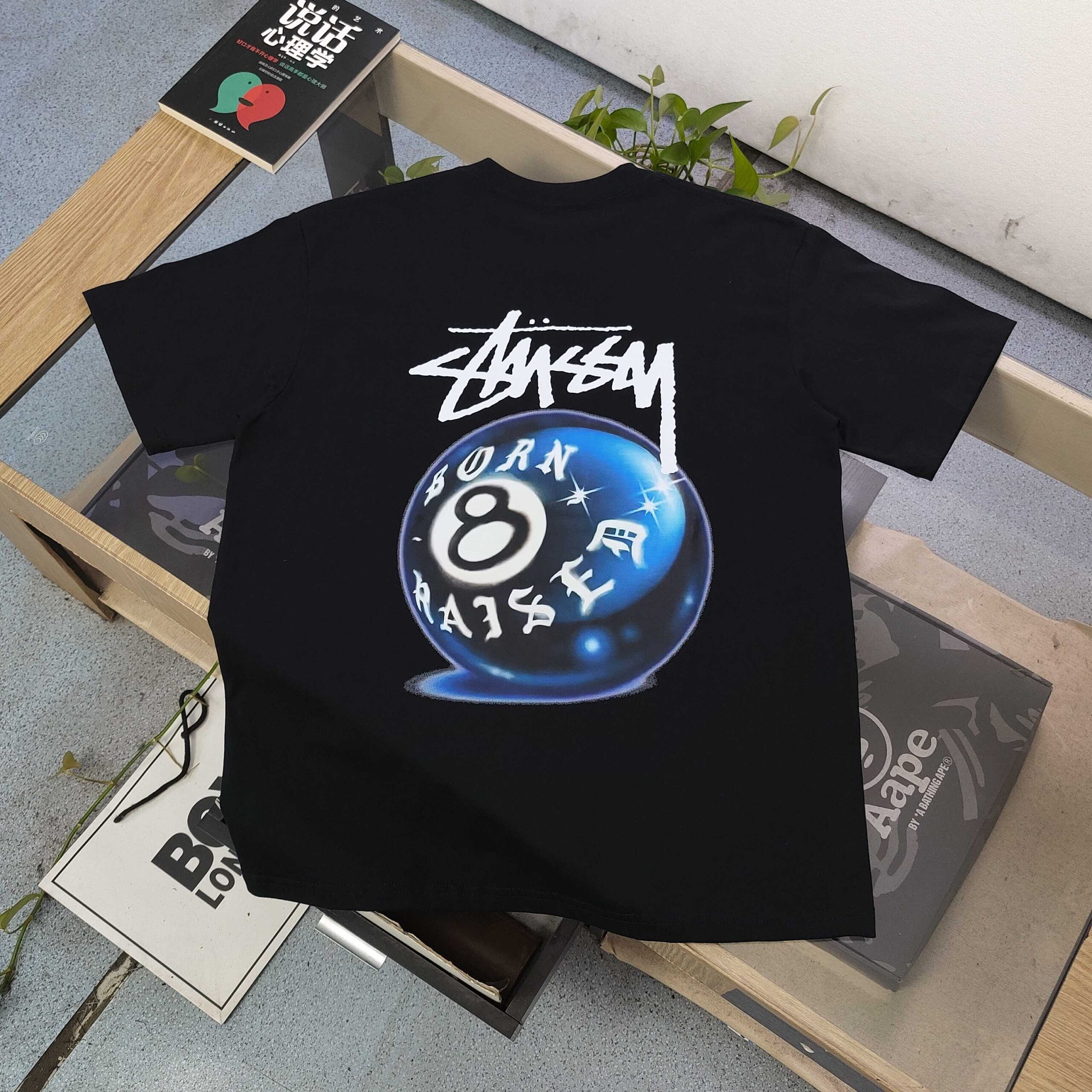 ステューシー n級コピー 8ボールグラフィックTシャツ｜立体感あるアートプリントが魅力｜スーパーコピー服