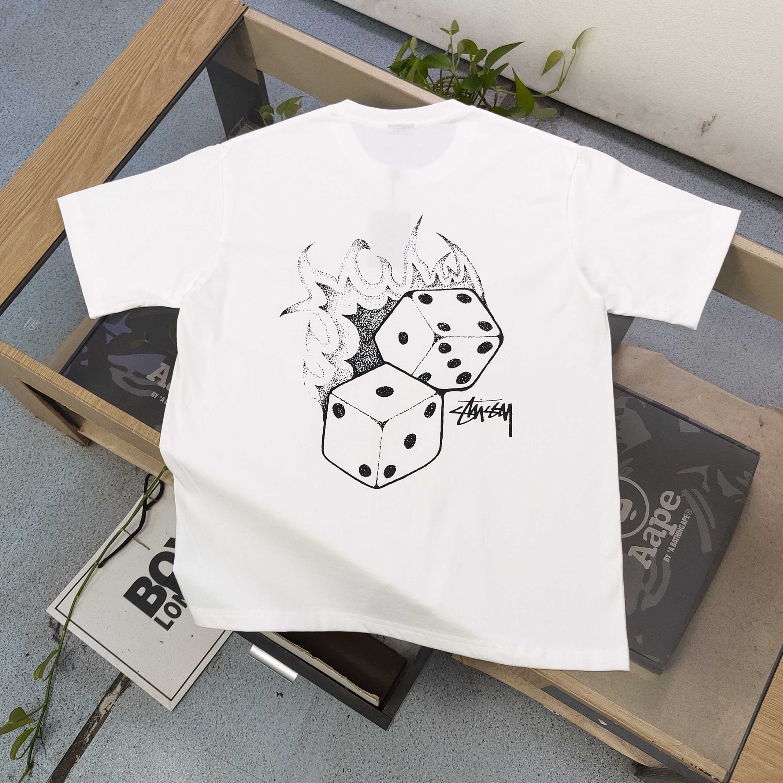 ステューシー 高仿 火焰ダイスグラフィックTシャツ｜立体感あるストリート定番デザイン｜スーパーコピー服