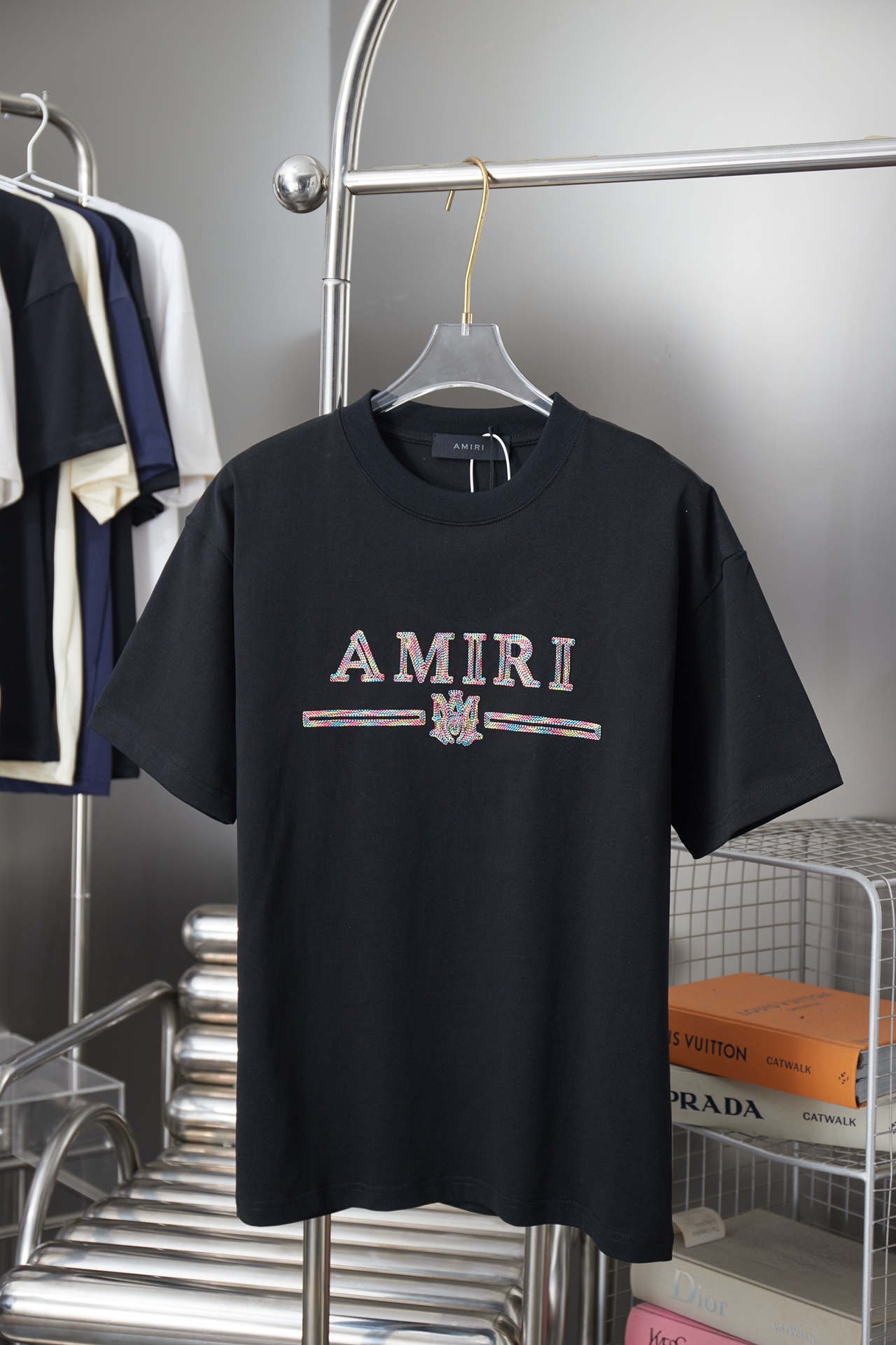 AMIRI スーパーコピー 優良サイト ロゴTシャツ 定番モデル 通気 男女兼用 高再現度 満足度高い｜スーパーコピー服