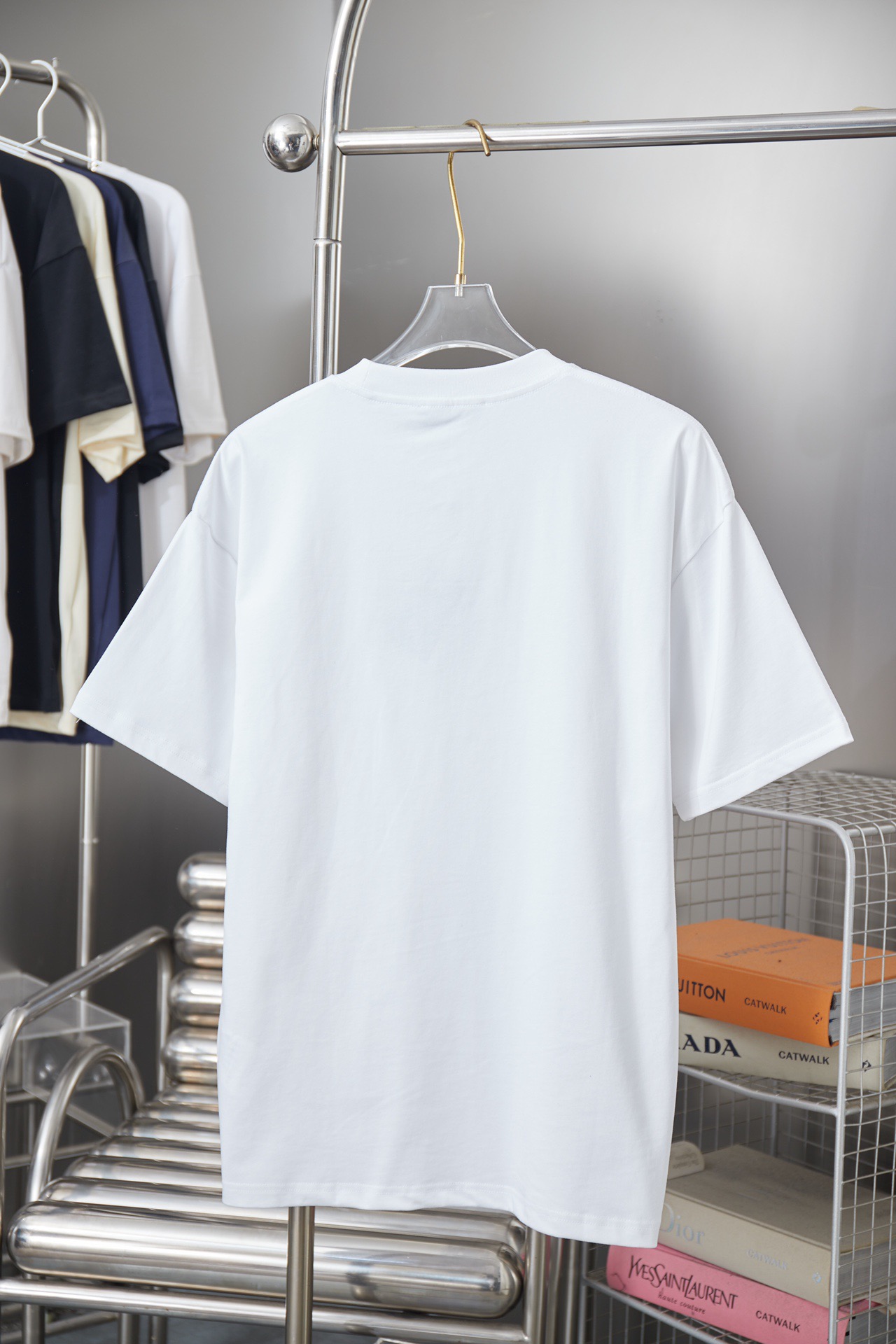 AMIRI スーパーコピー ロゴプリントTシャツ カラーロゴデザイン ストリート半袖｜スーパーコピー服