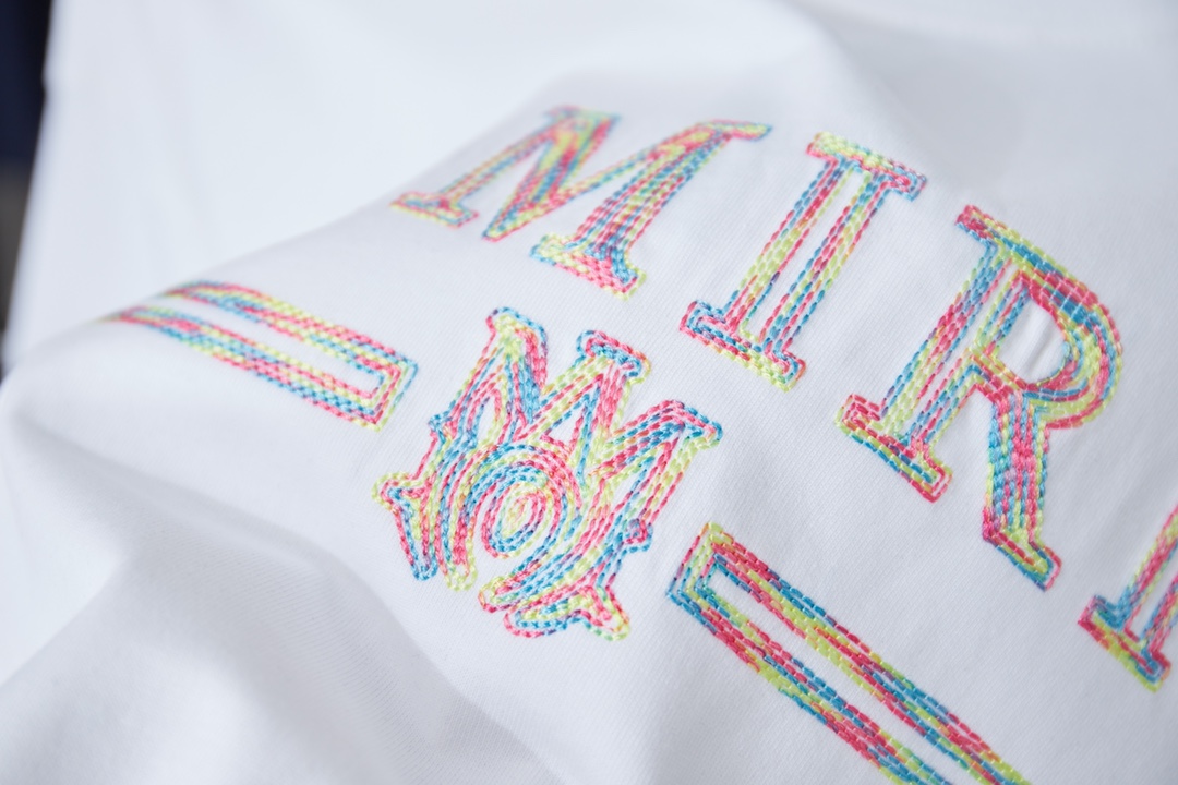 AMIRI スーパーコピー ロゴプリントTシャツ カラーロゴデザイン ストリート半袖｜スーパーコピー服