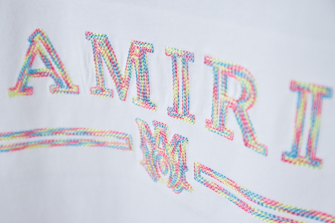AMIRI スーパーコピー ロゴプリントTシャツ カラーロゴデザイン ストリート半袖｜スーパーコピー服