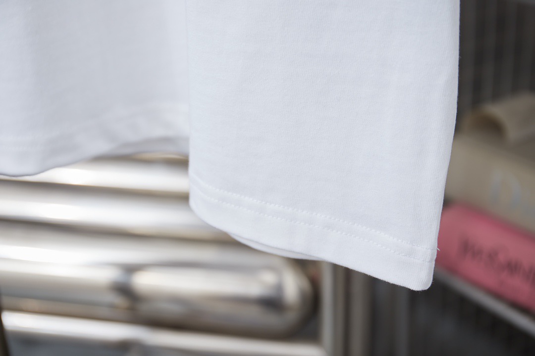 AMIRI スーパーコピー ロゴプリントTシャツ カラーロゴデザイン ストリート半袖｜スーパーコピー服