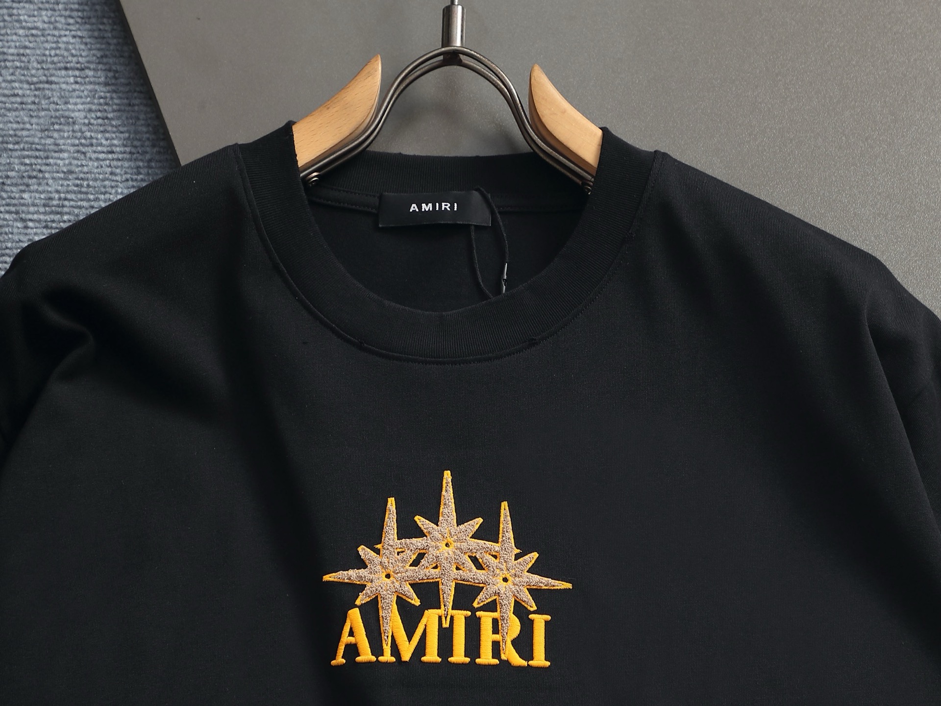 AMIRI コピー 星ロゴ刺繍Tシャツ メンズレディース兼用｜高品質コットン半袖トップス｜スーパーコピー服