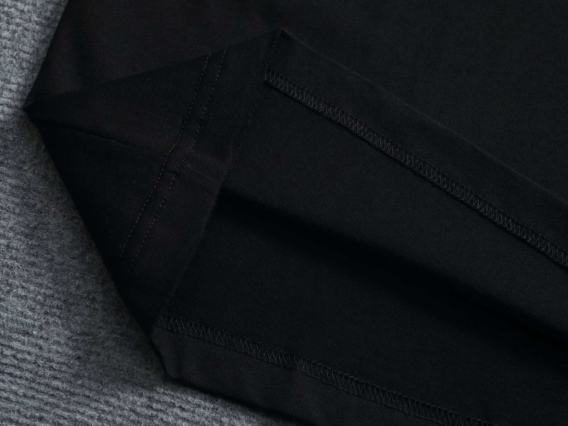 AMIRI コピー 星ロゴ刺繍Tシャツ メンズレディース兼用｜高品質コットン半袖トップス｜スーパーコピー服