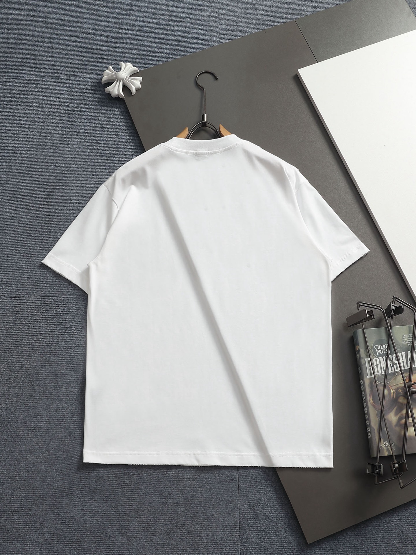 AMIRI n級コピー 星ロゴ刺繍Tシャツ｜ミニマルデザイン半袖トップス｜スーパーコピー服