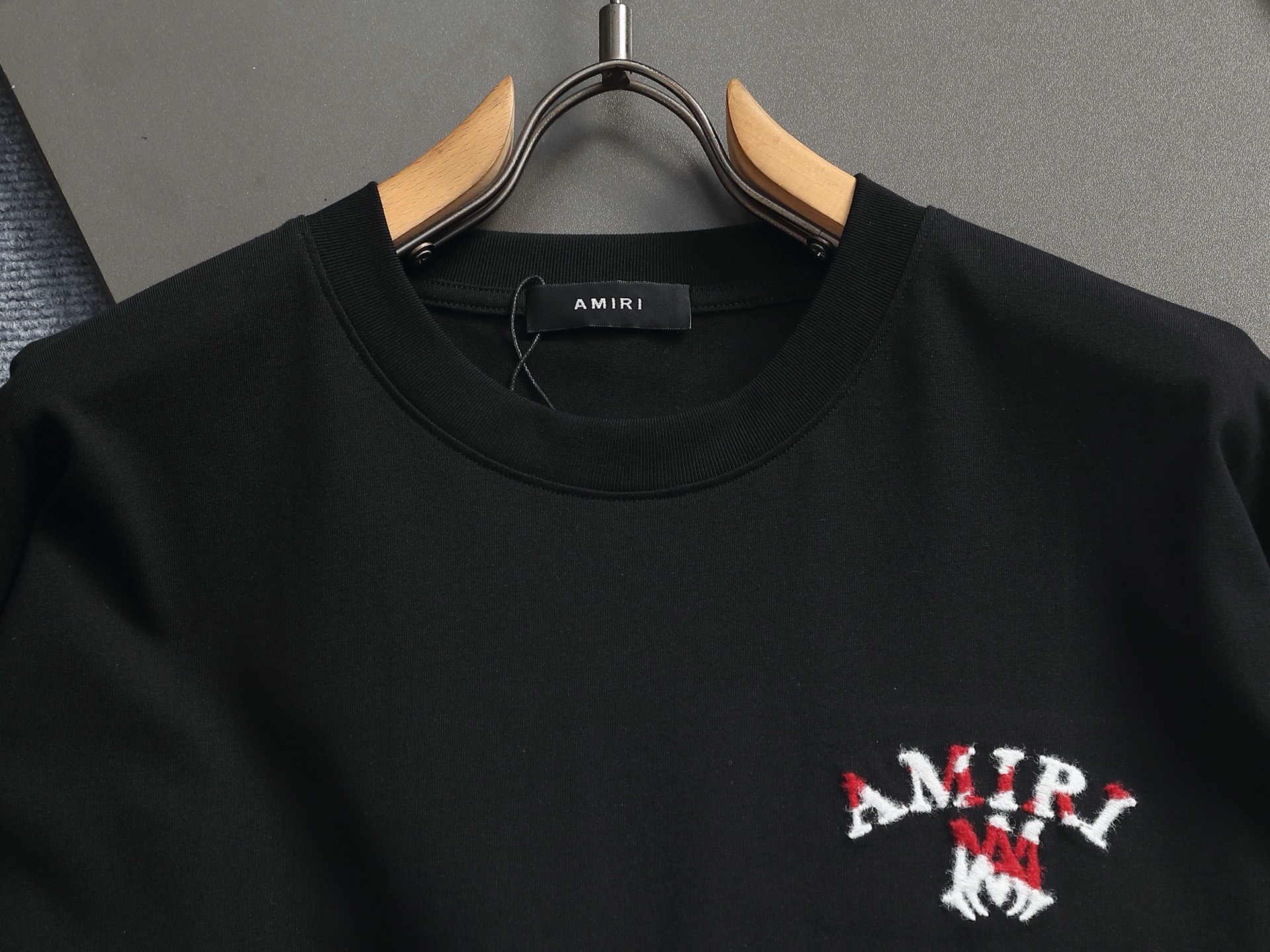 AMIRI スーパーコピー ロゴ刺繍Tシャツ ミニロゴデザイン ストリート感高級半袖｜スーパーコピー服