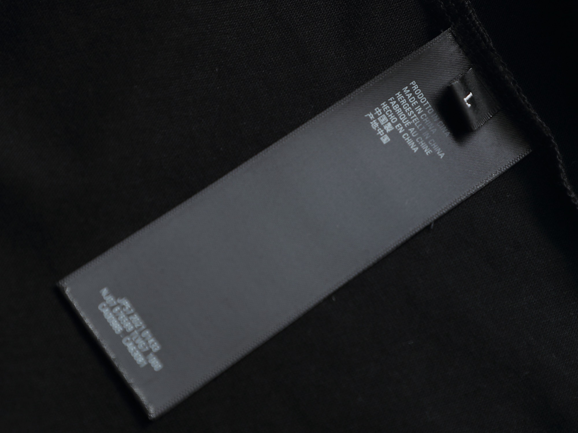 AMIRI スーパーコピー ロゴ刺繍Tシャツ ミニロゴデザイン ストリート感高級半袖｜スーパーコピー服