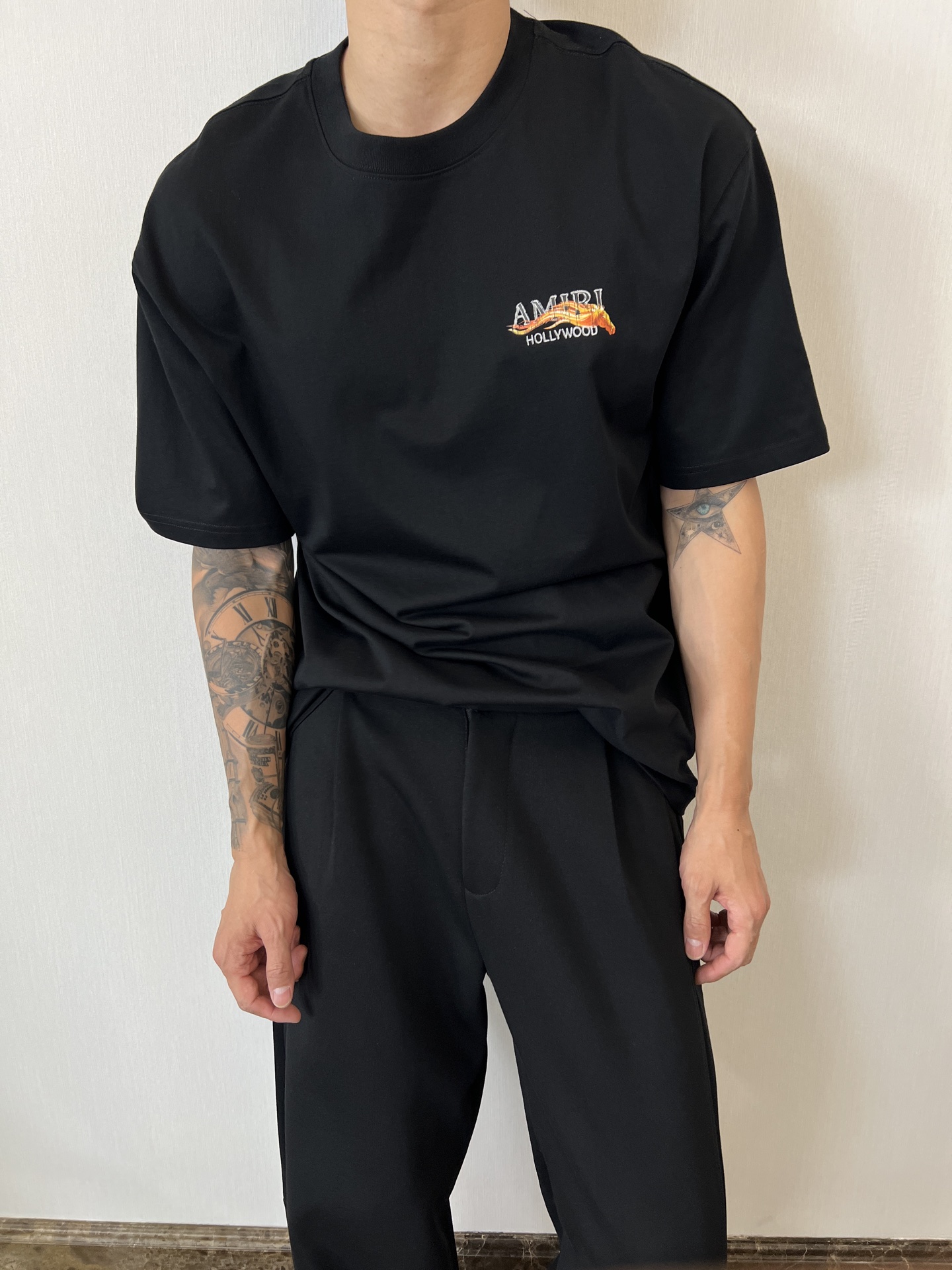AMIRI 並行輸入品 ロゴ刺繍 Tシャツ メンズ ハリウッドデザイン ストリート人気｜スーパーコピー服