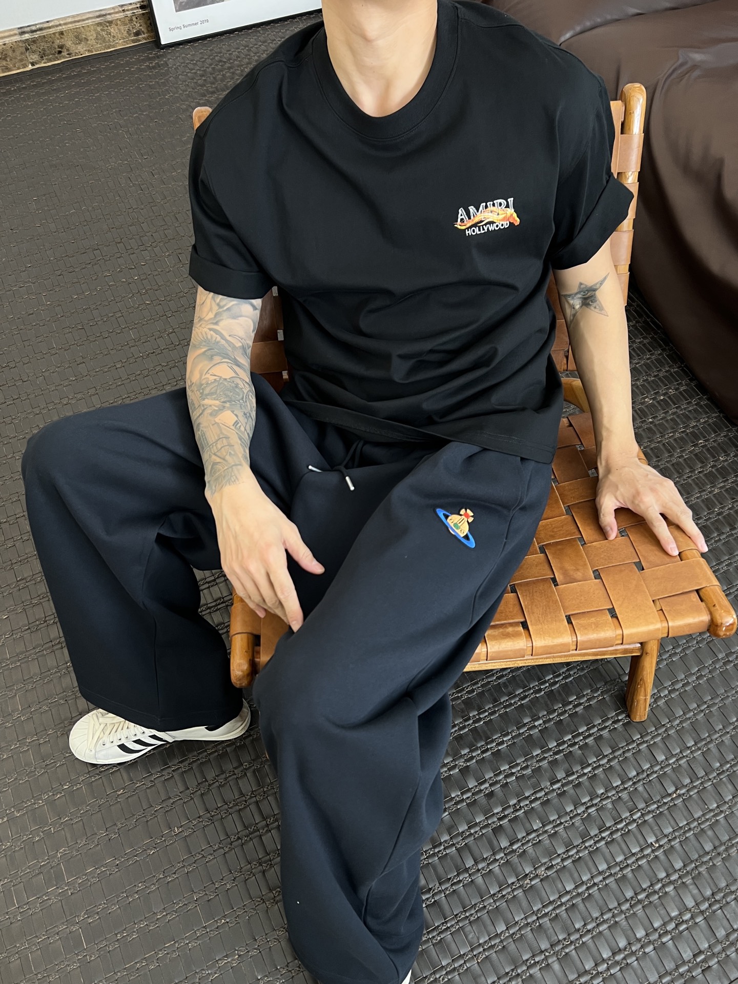 AMIRI 並行輸入品 ロゴ刺繍 Tシャツ メンズ ハリウッドデザイン ストリート人気｜スーパーコピー服