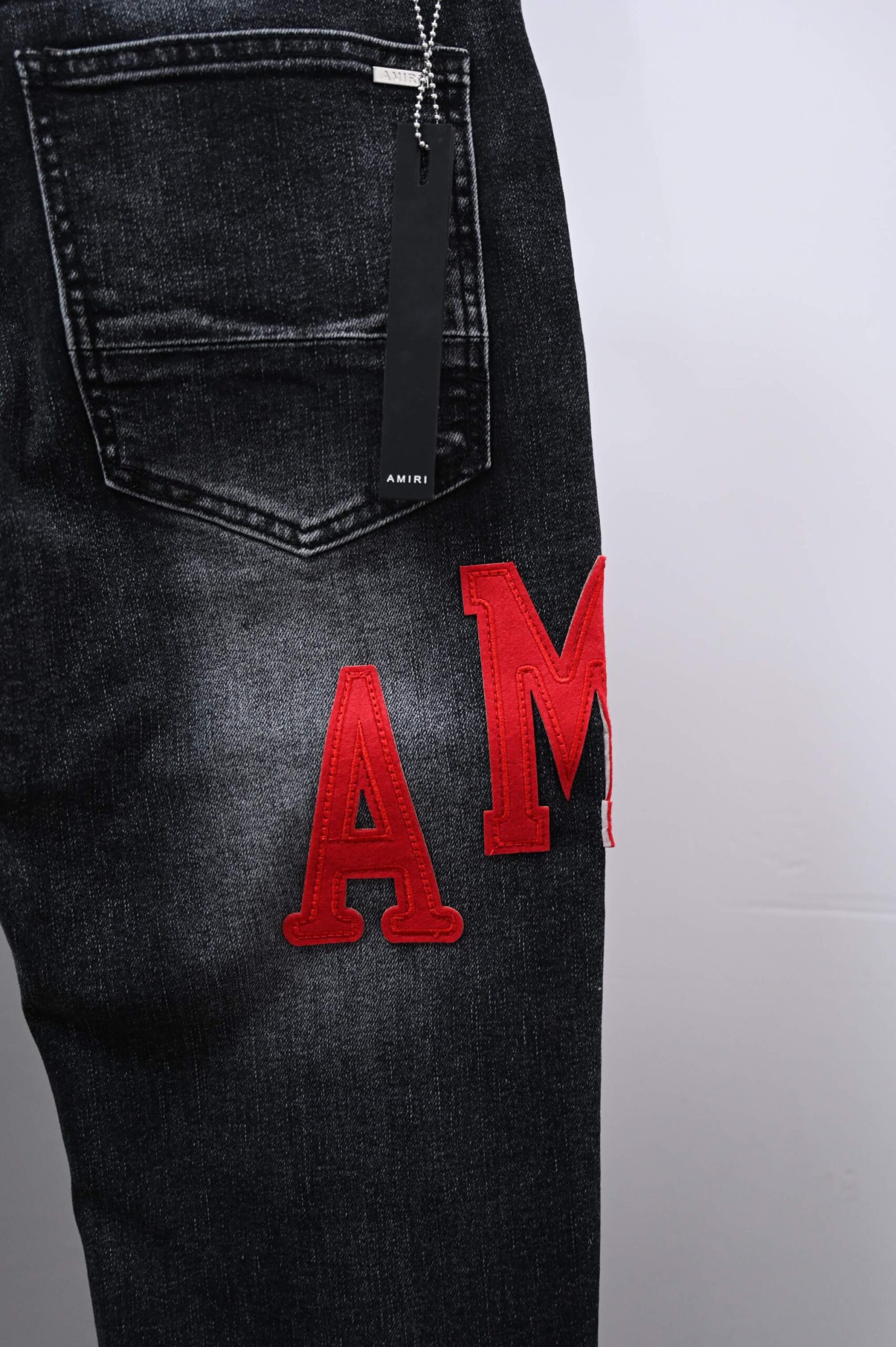 AMIRI コピー ダメージ加工デニムパンツ ブラック ストリートスキニージーンズ｜スーパーコピー服