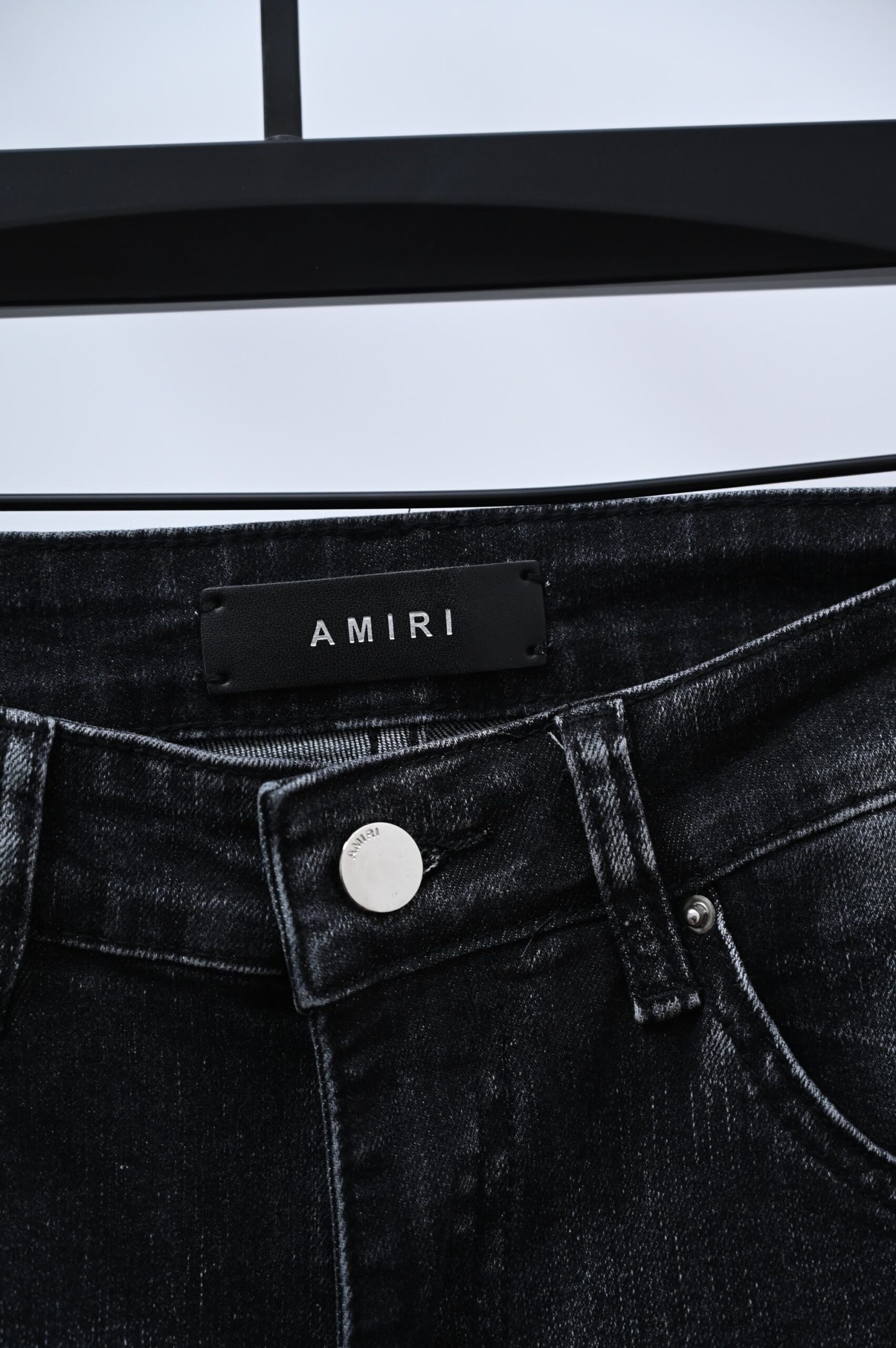 AMIRI コピー ダメージ加工デニムパンツ ブラック ストリートスキニージーンズ｜スーパーコピー服