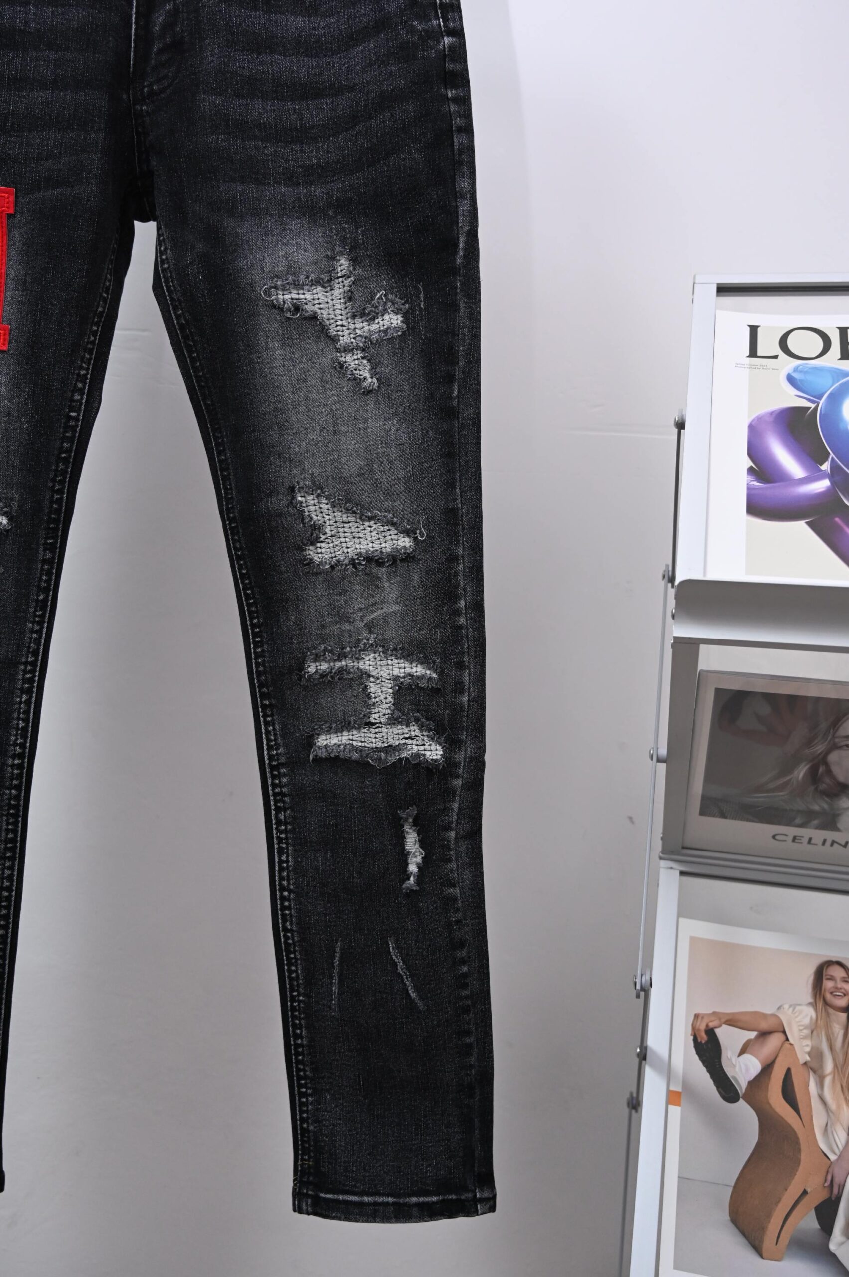 AMIRI コピー ダメージ加工デニムパンツ ブラック ストリートスキニージーンズ｜スーパーコピー服